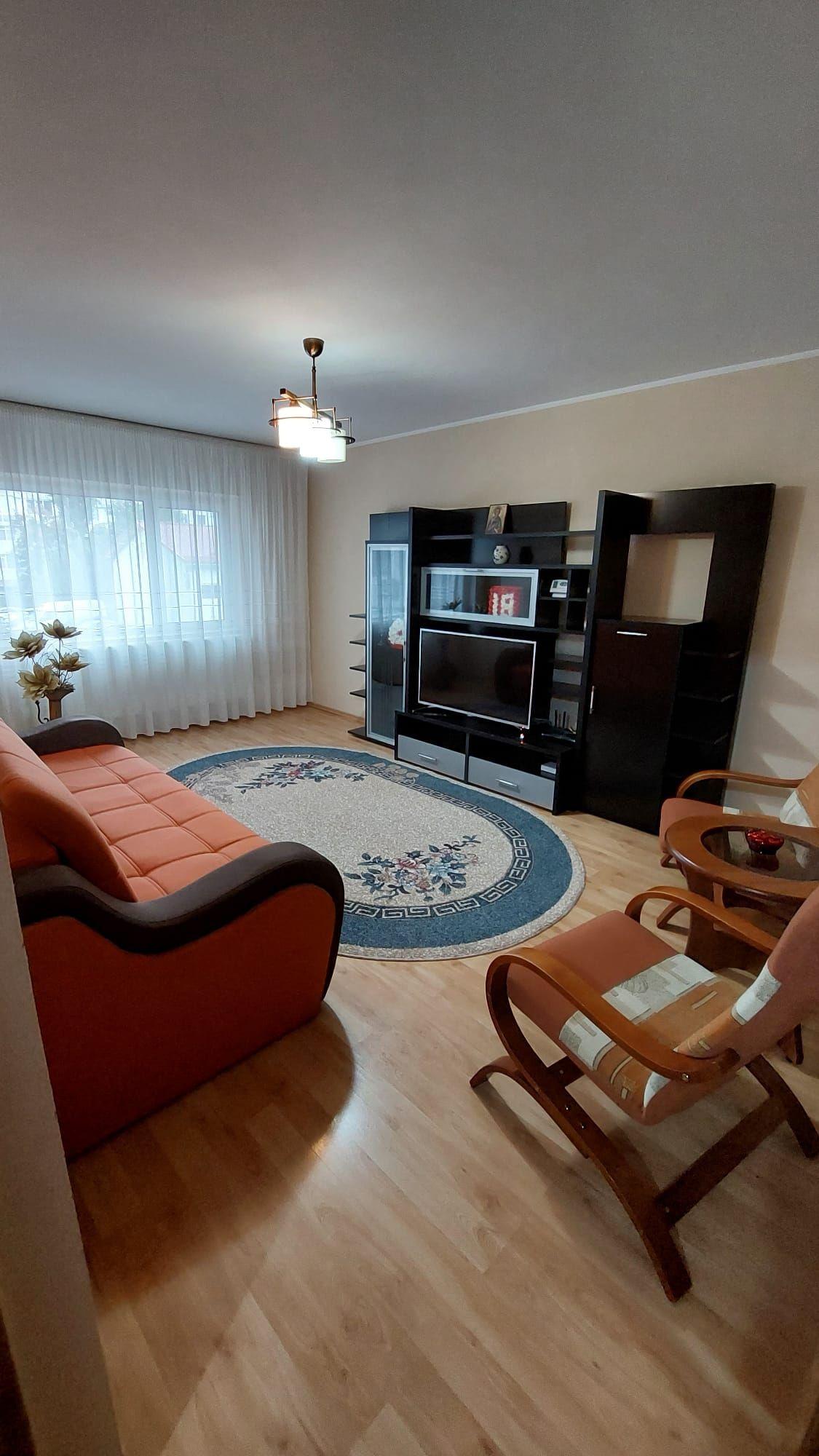 De închiriat apartament cu 3 camere, etaj 1, Siderurgistilor, 400 euro - 1