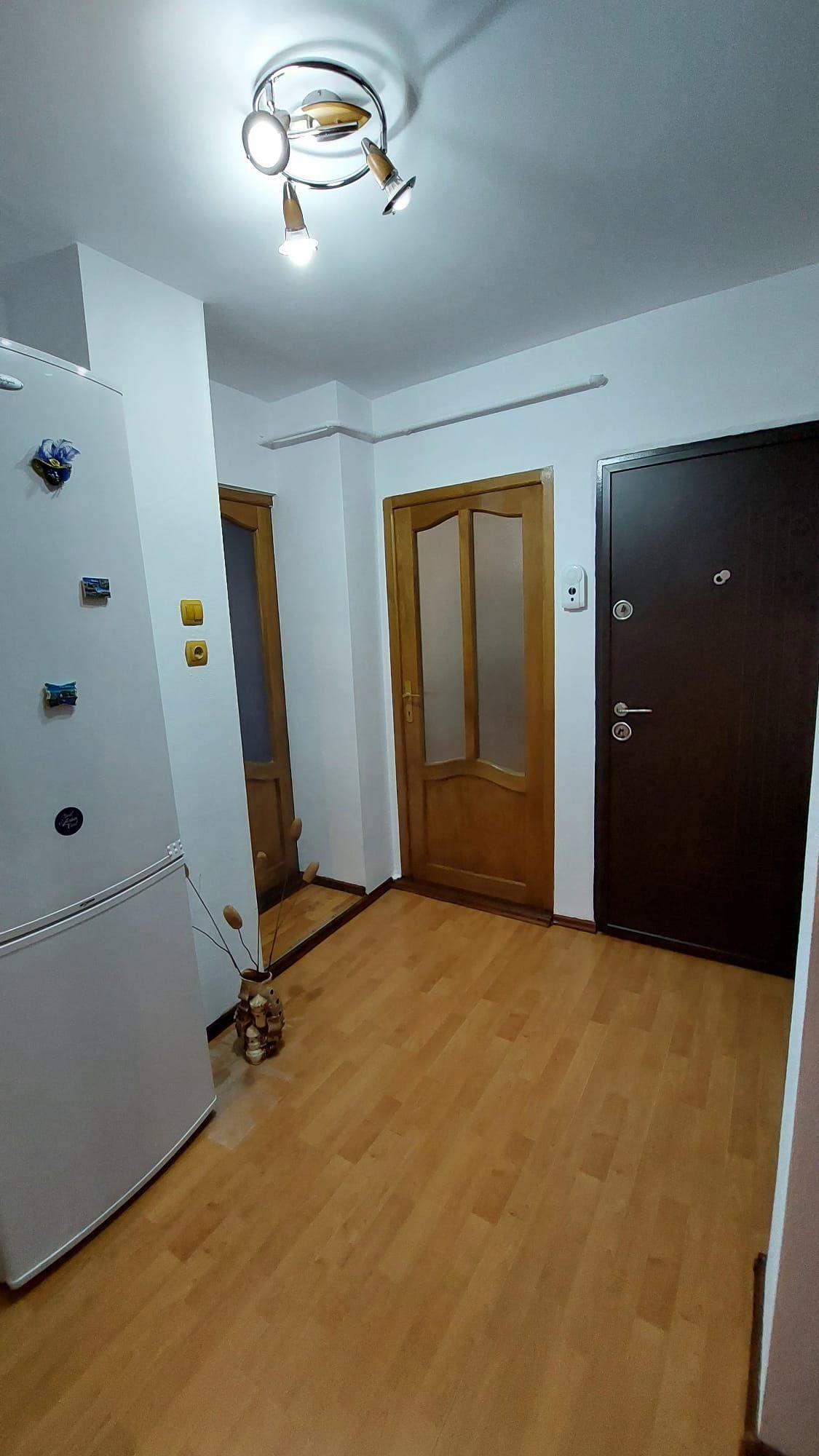 De închiriat apartament cu 3 camere, etaj 1, Siderurgistilor, 400 euro - 10