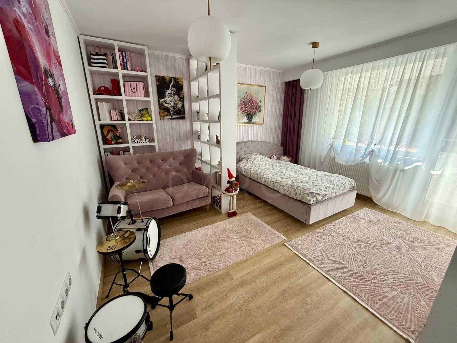 Apartament cu 2 camere, decomandat, etajul 3, complet renovat, ideal pentru locuit sau investiție, situat in cartierul Tudor, str Moldovei. - 1