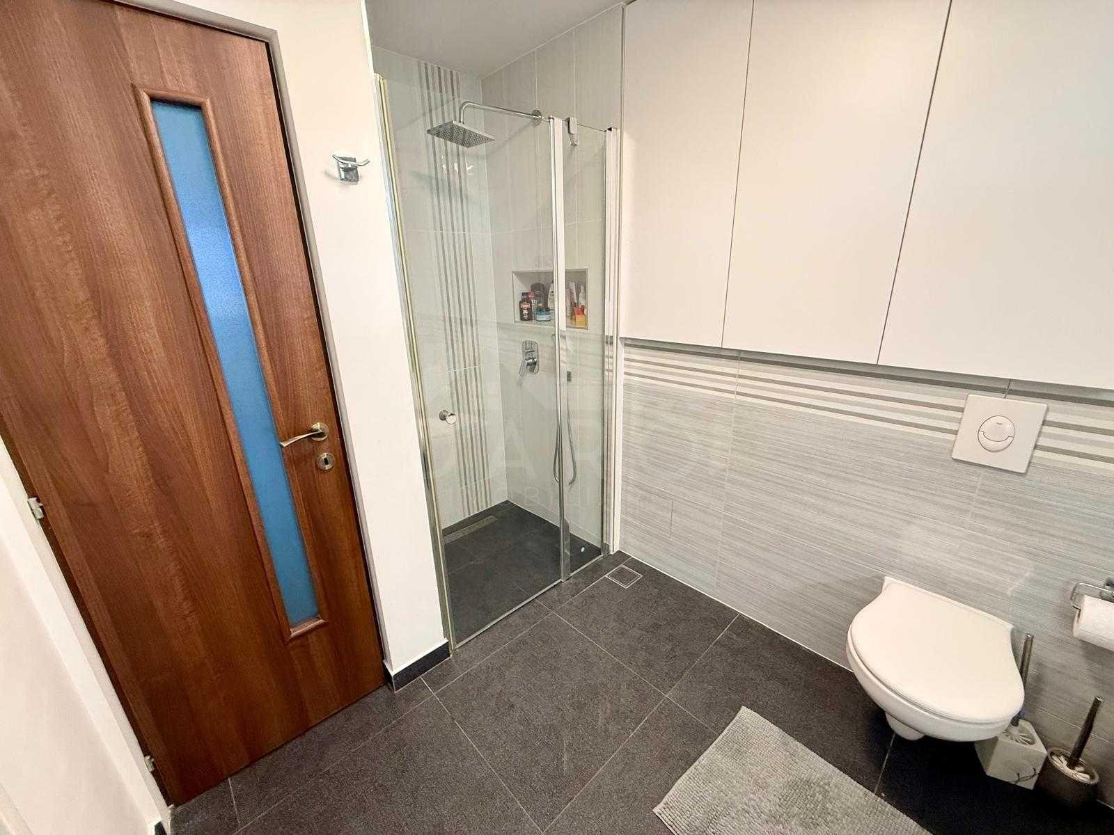 Apartament cu 2 camere, decomandat, etajul 3, complet renovat, ideal pentru locuit sau investiție, situat in cartierul Tudor, str Moldovei. - 5