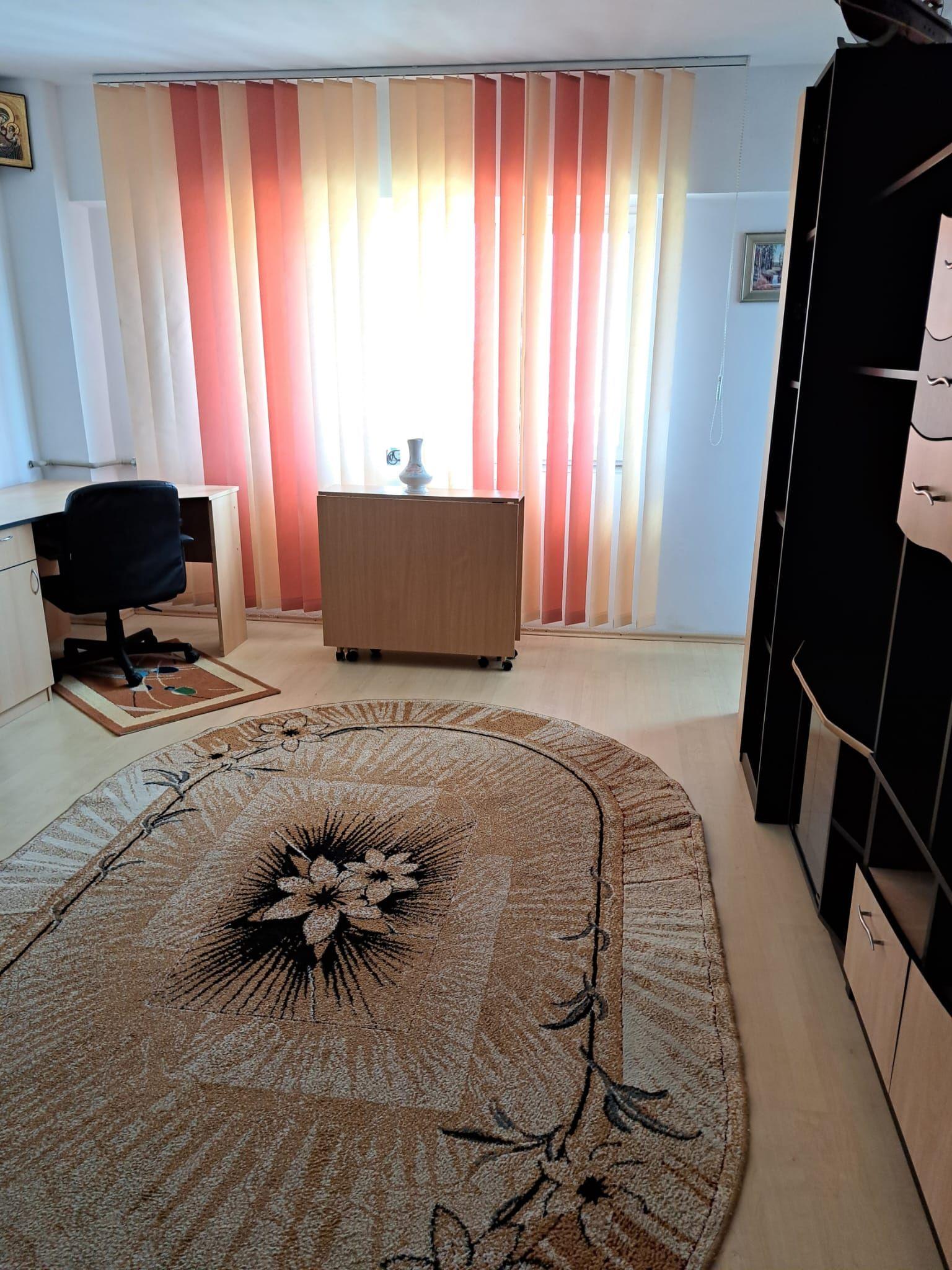 De inchiriat apartament cu o camera, Gara, etaj 4, 300 euro - 5