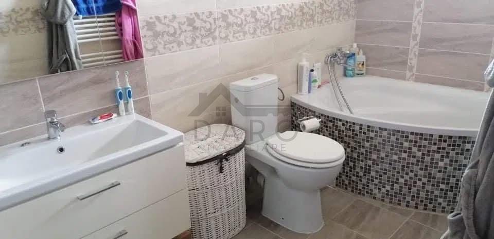 Închiriez apartament 2 camere + loc de parcare - 2