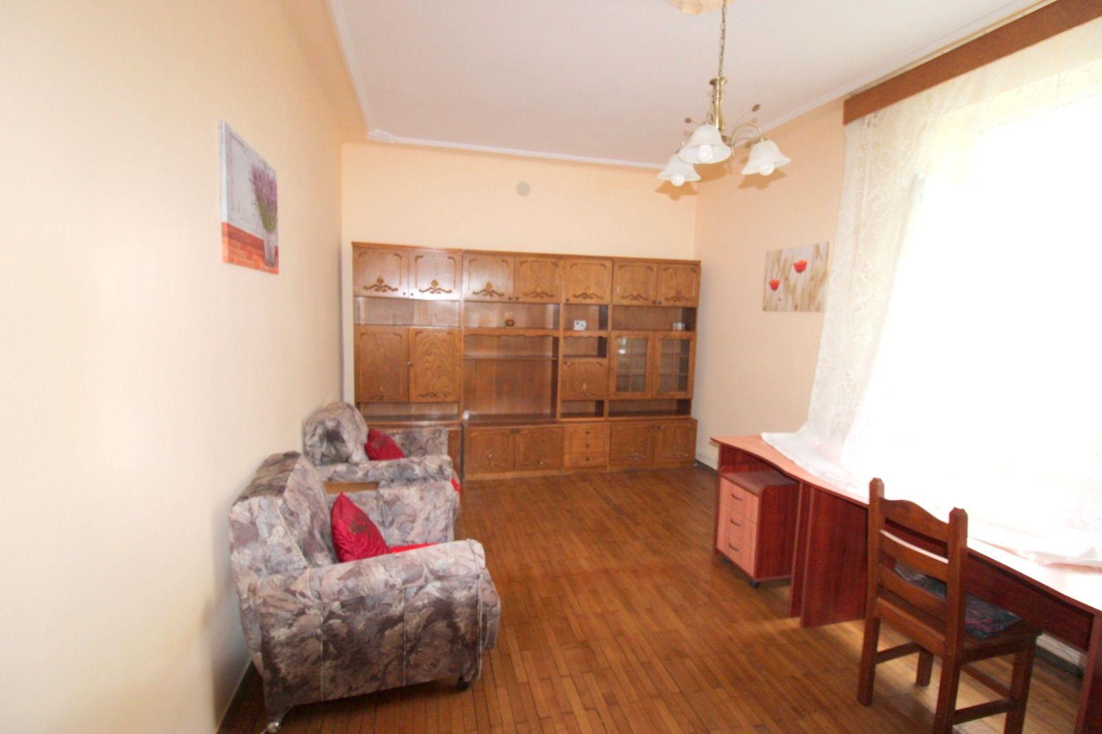 De inchiriat apartament cu 2 camere Gradina Publica et. 4, 300 euro - 2
