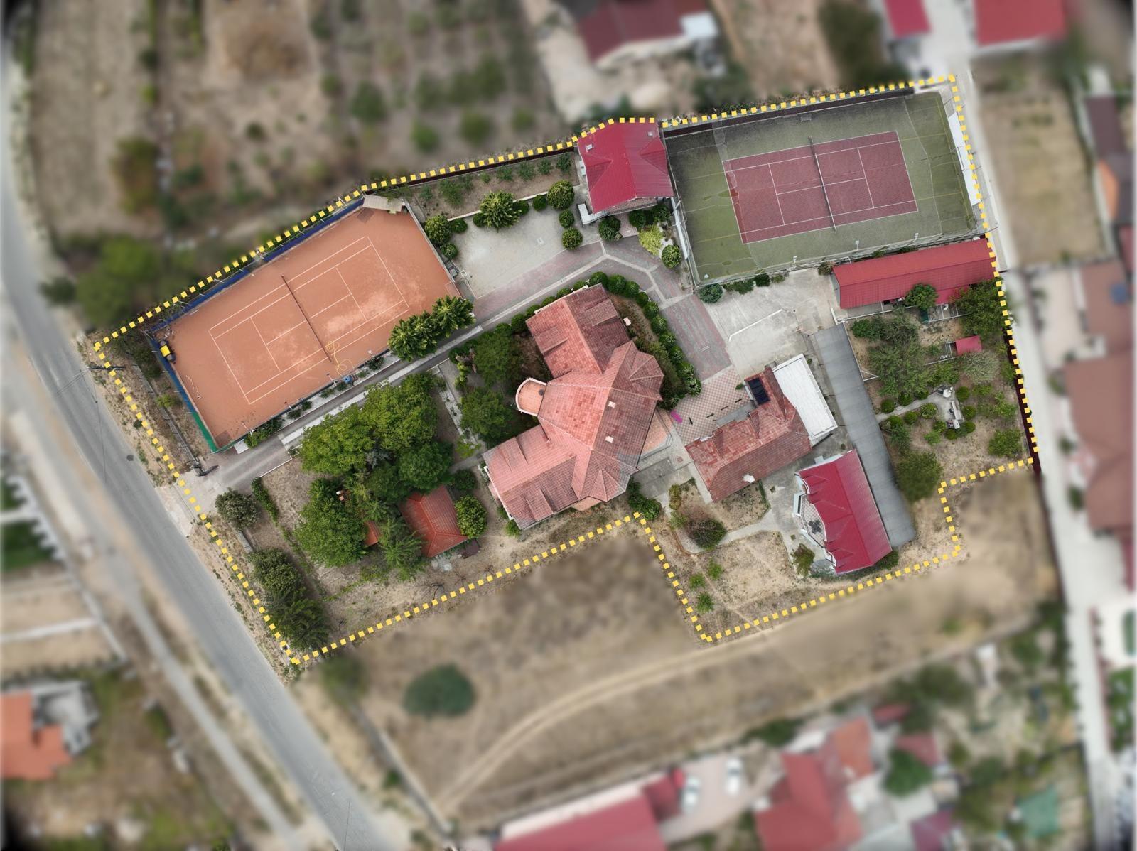 Complex turistic pe un domeniu de 5.375 mp | Sânmartin - 1