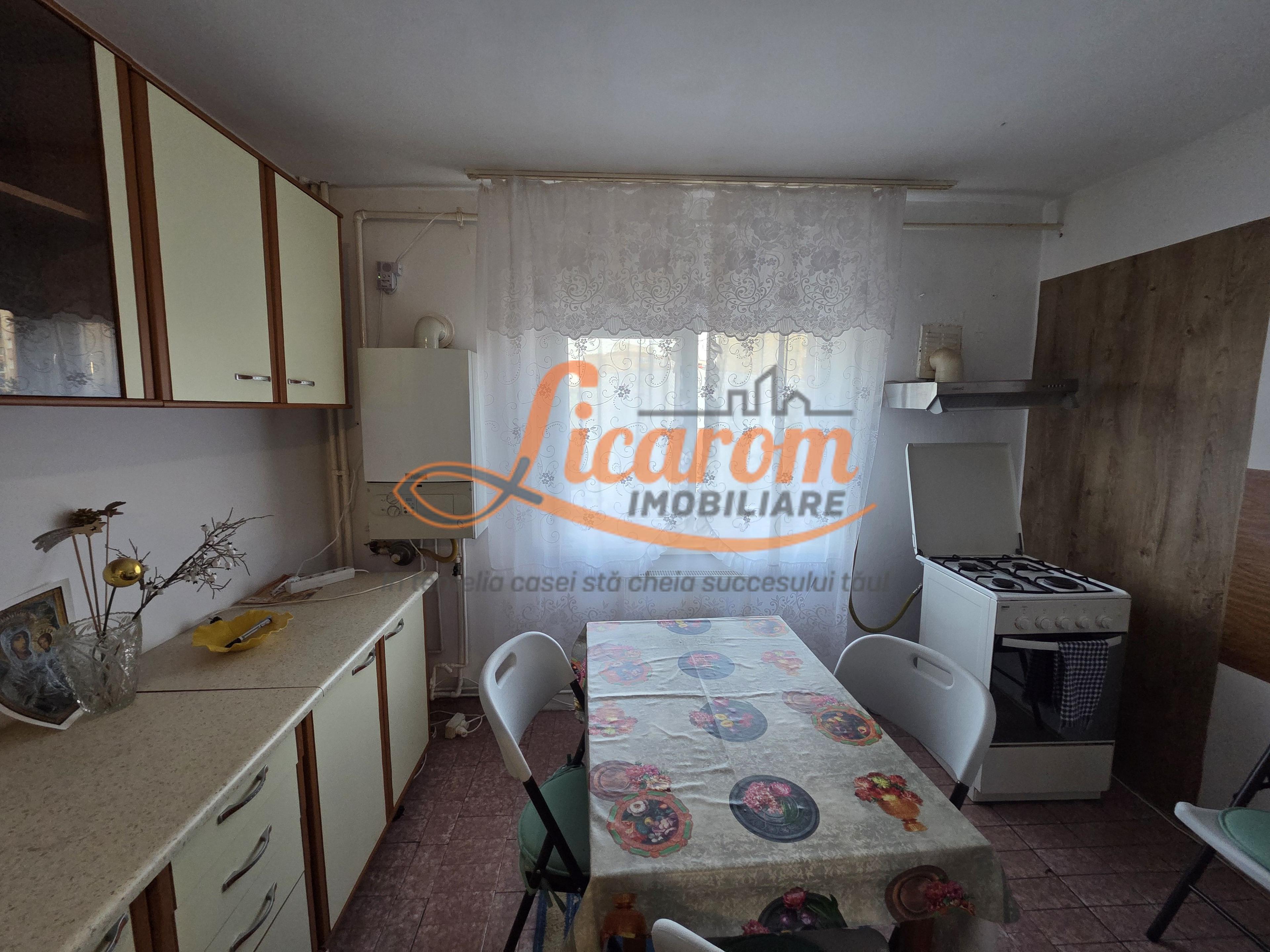Apartament 3 camere decomandat, Carpatilor zona Spitalul Judetean, - 1