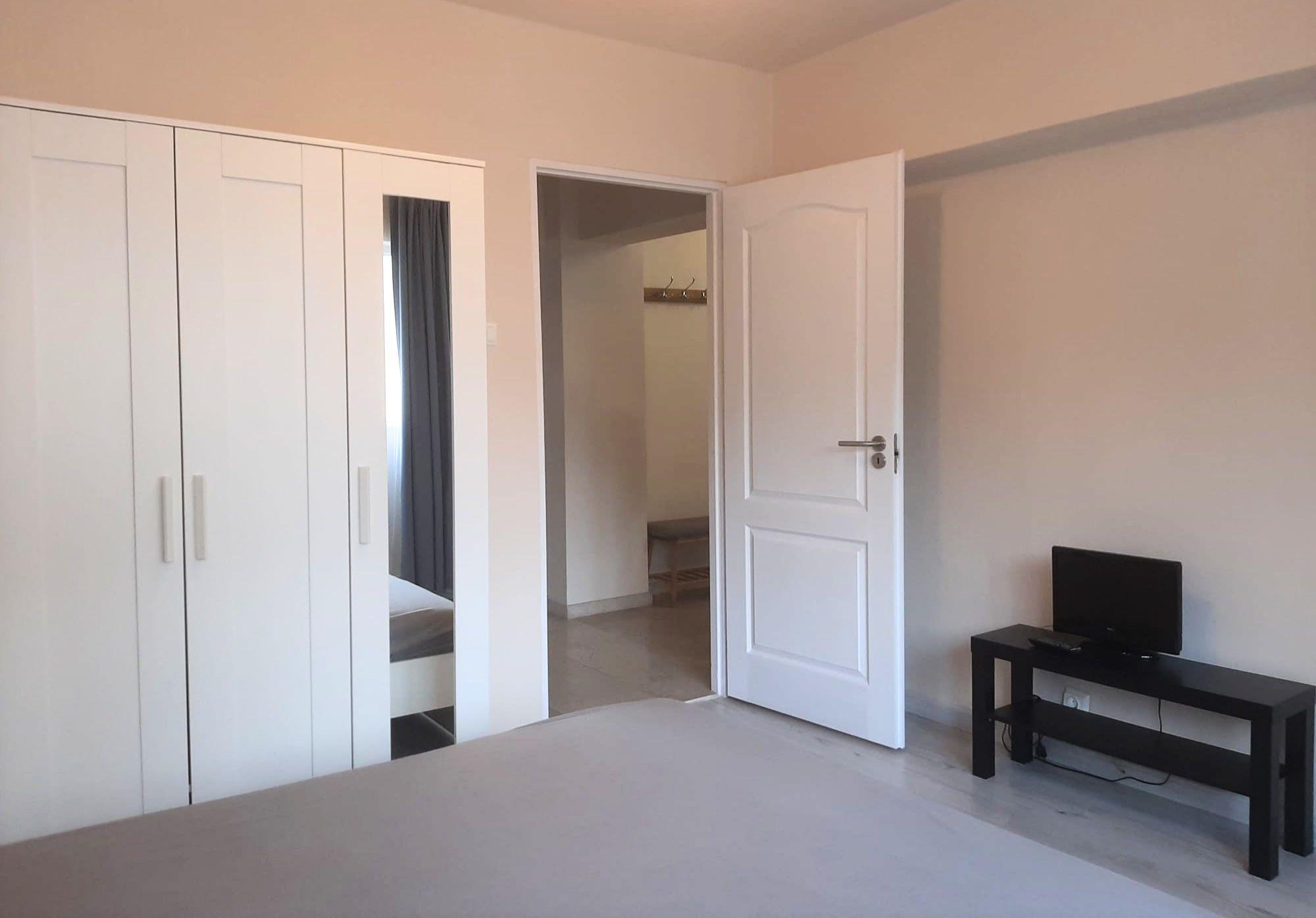 Vanzare 3 camere complet renovat zona pietonala Racadau - 11