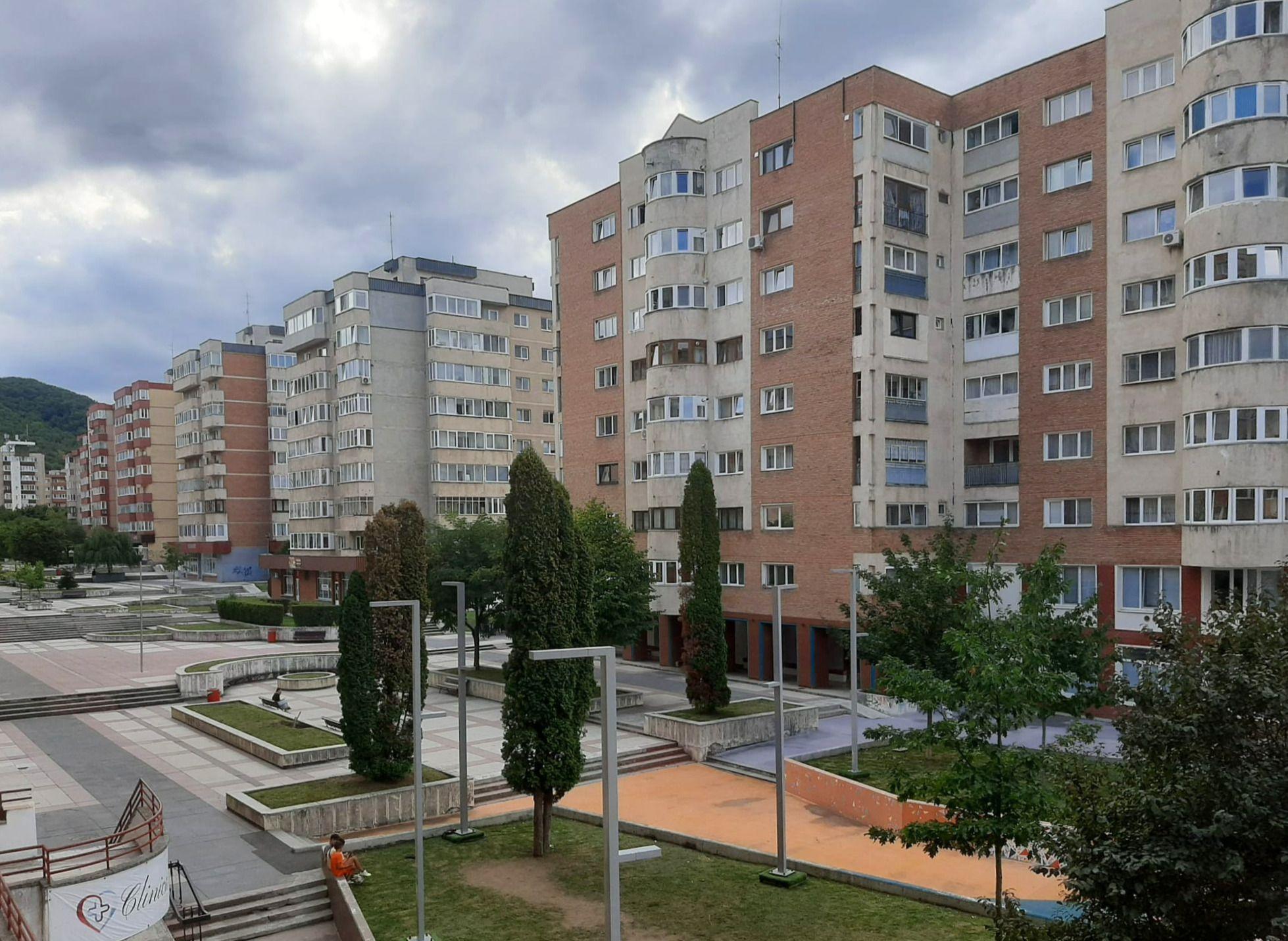 Vanzare 3 camere complet renovat zona pietonala Racadau - 1