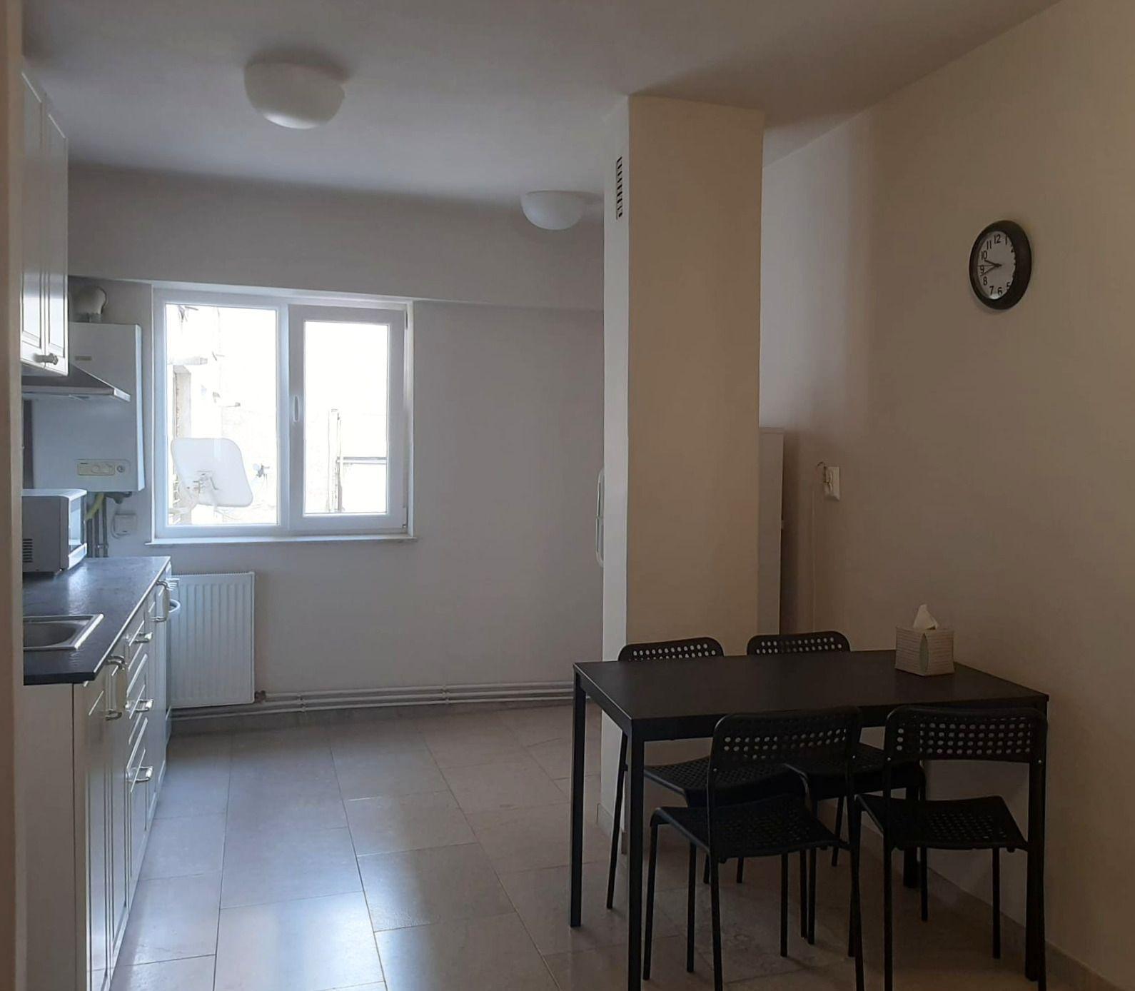 Vanzare 3 camere complet renovat zona pietonala Racadau - 9