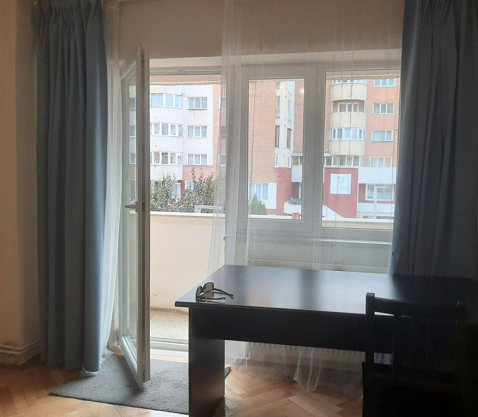 Vanzare 3 camere complet renovat zona pietonala Racadau - 4