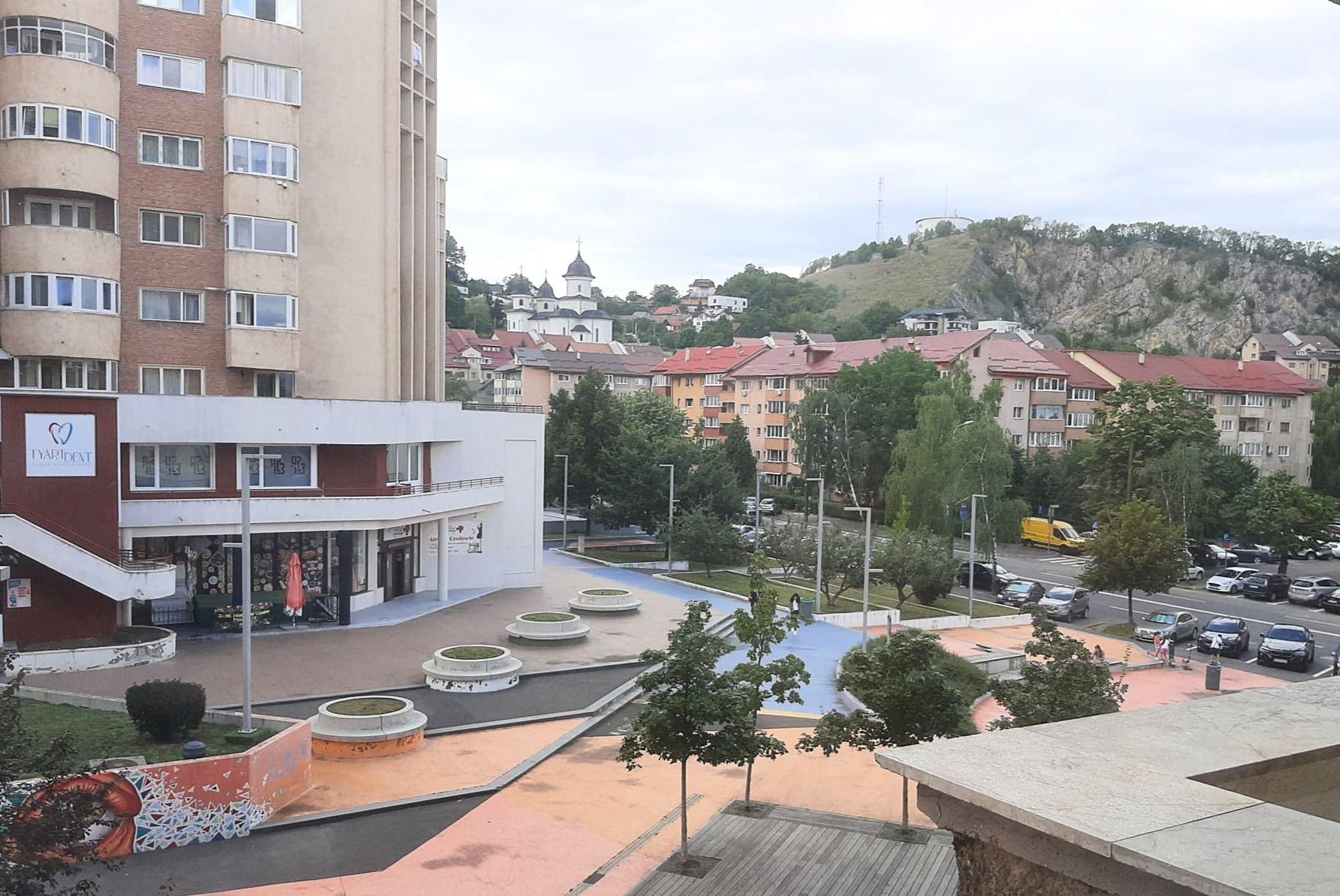 Vanzare 3 camere complet renovat zona pietonala Racadau - 6