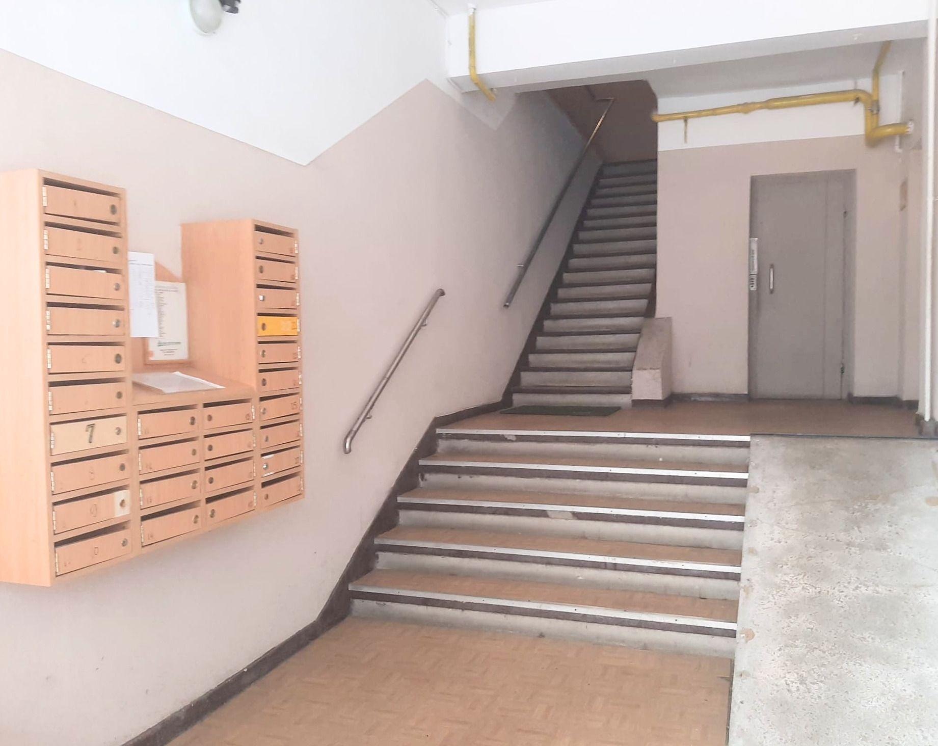 Vanzare 3 camere complet renovat zona pietonala Racadau - 2