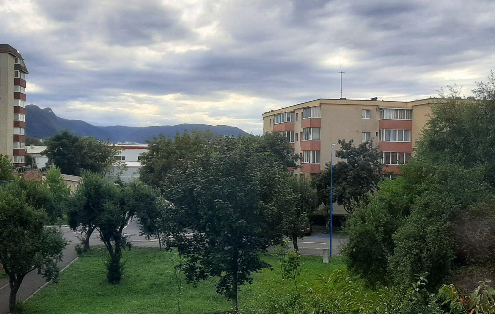 Apartament Renovat 2 Camere + Boxă 7 MP Vedere Superbă spre Tâmpa - 3