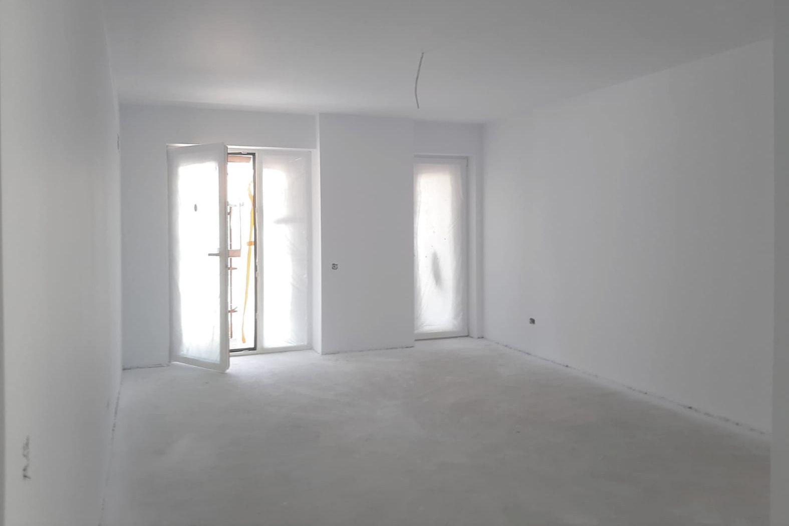Apartament 3 camere 82 mp + 2 terase de 24 mp zona rezidentiala aerisita - 1