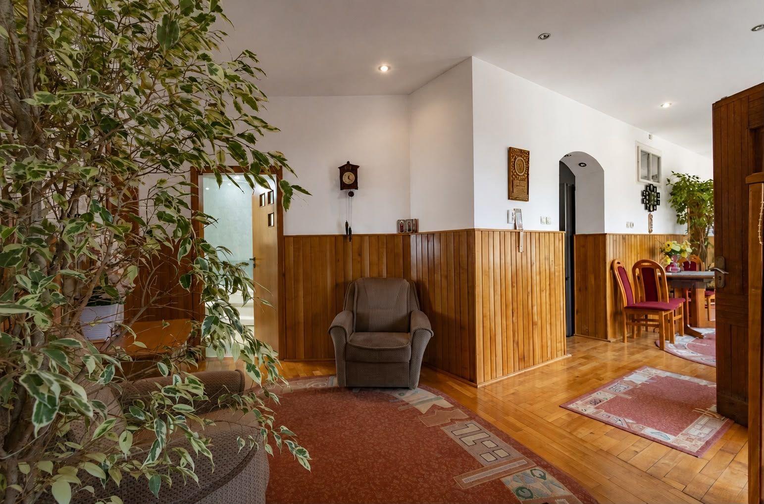 Casă 5 camere | 197 mp utili | 392 mp teren | Garaj | Central – Buziaș - 10