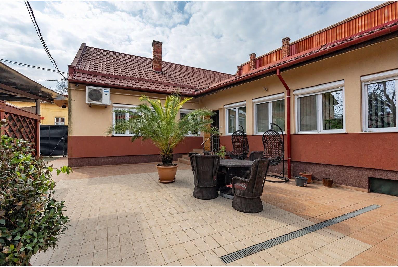 Casă 5 camere | 197 mp utili | 392 mp teren | Garaj | Central – Buziaș