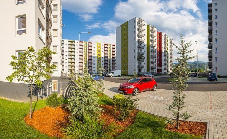 2 camere luminos cu parcare și boxă deal pentru locuire sau investiție - 1