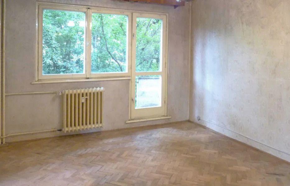 3 Camere în Astra Etaj 1 Vedere Liberă Necesită Renovare - 1