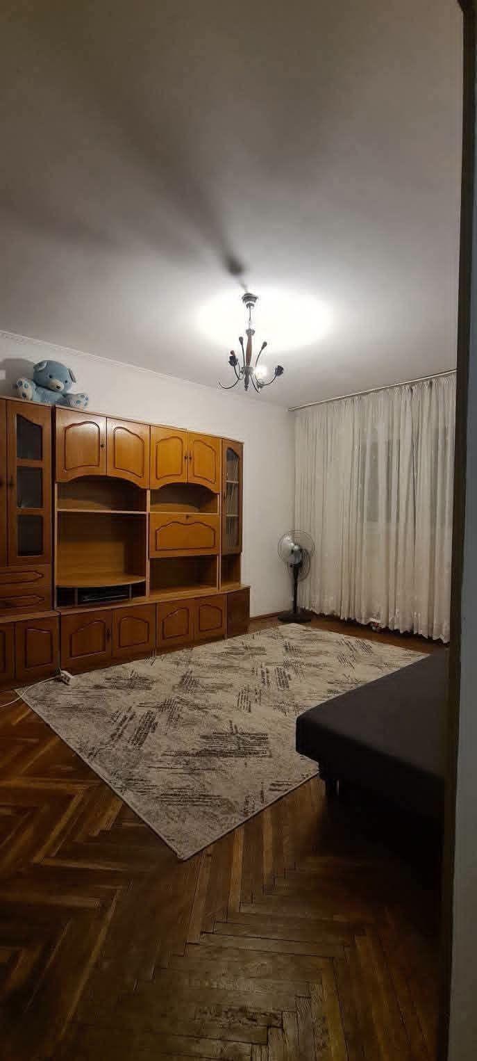 De vanzare apartament cu 2 camere, central, Bloc BR, et. 2, 76.000 euro - 2