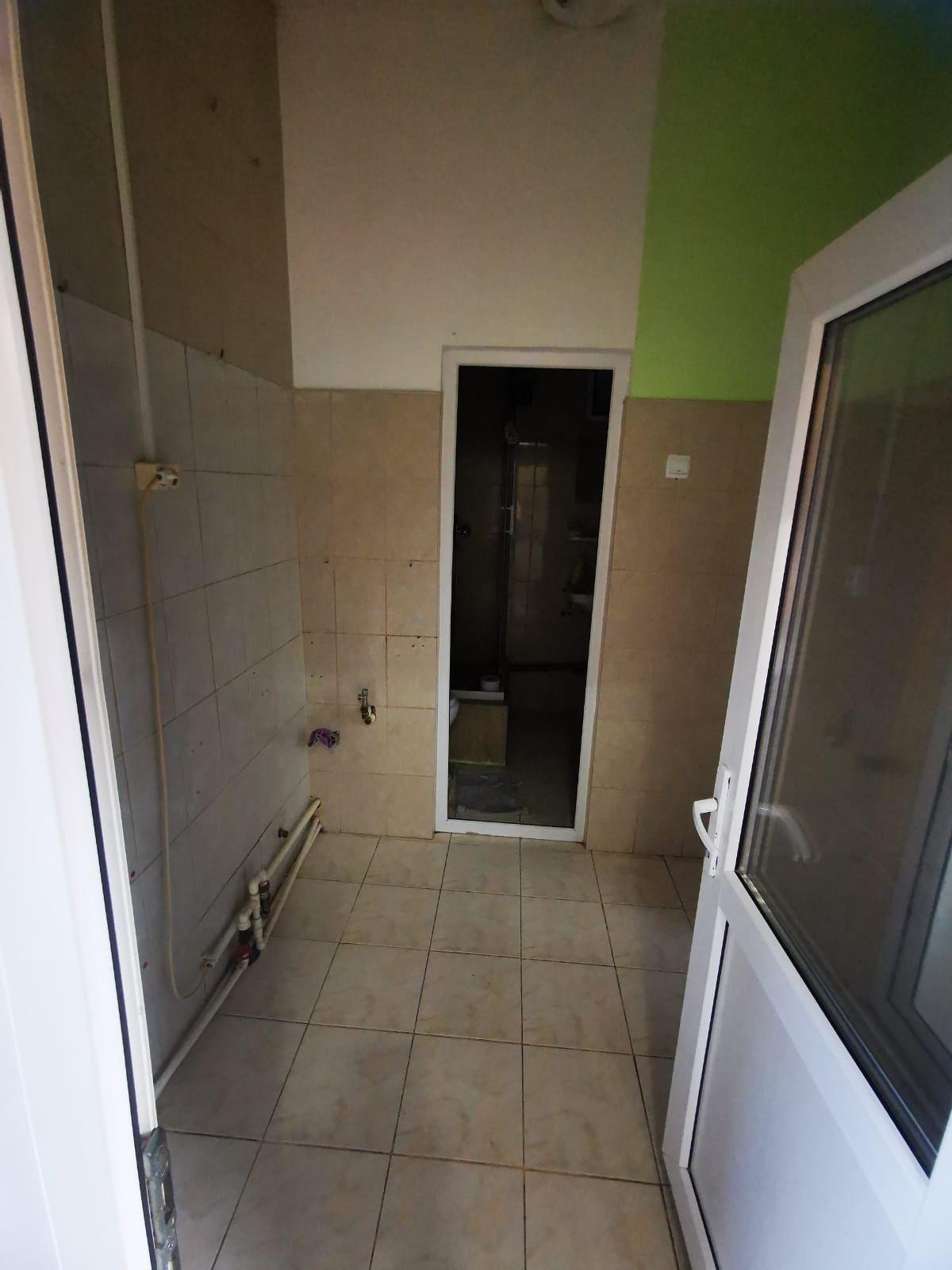 De inchiriat casa cu 2 camere, strada Romana, 320 euro - 3