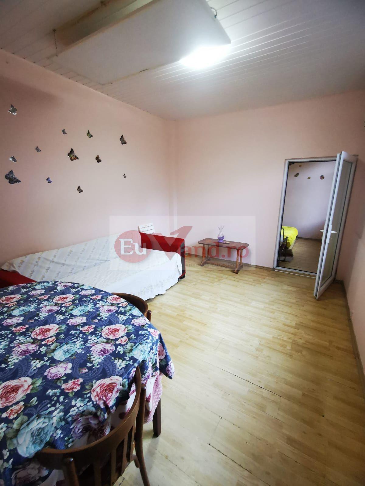 De inchiriat casa cu 2 camere, strada Romana, 300 euro - 2