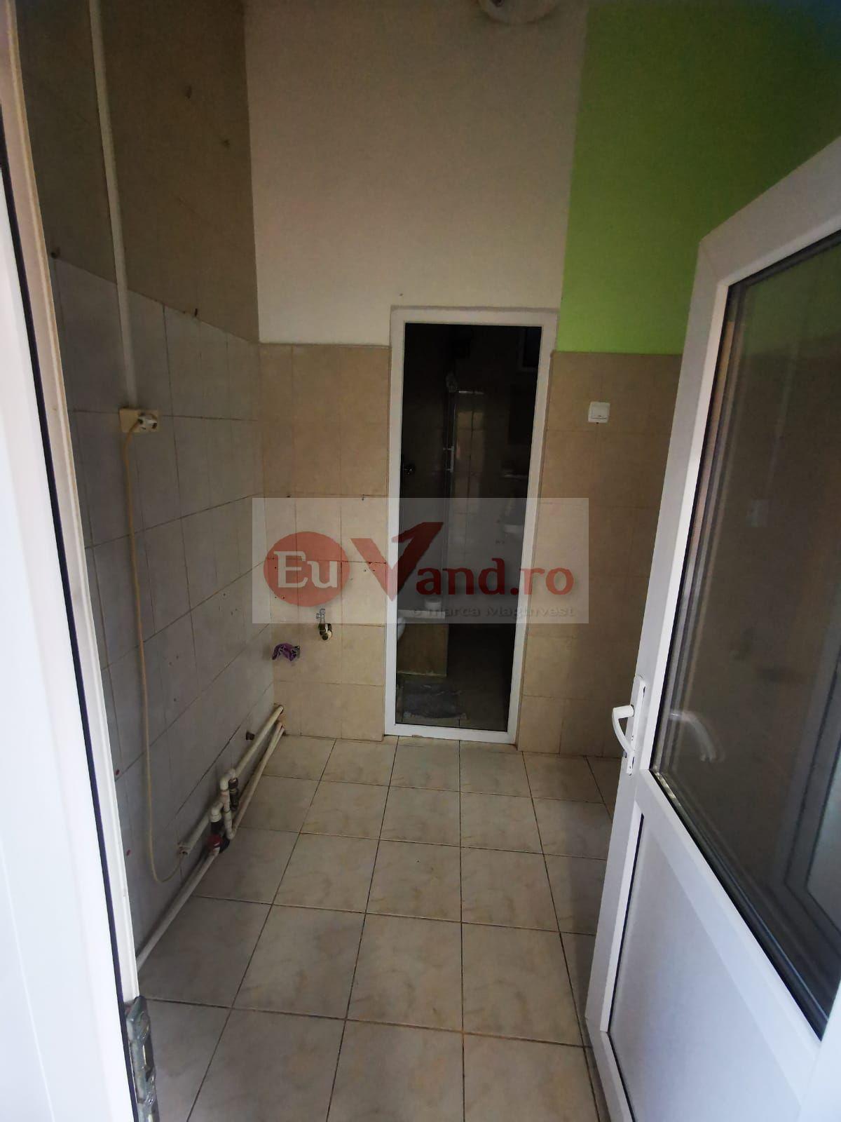 De inchiriat casa cu 2 camere, strada Romana, 300 euro - 3