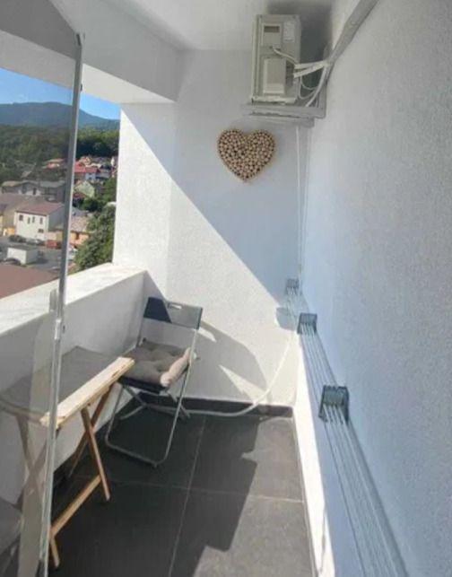 Un apartament care bifează exact ce contează spațiu lumină liniște și parcare - 2