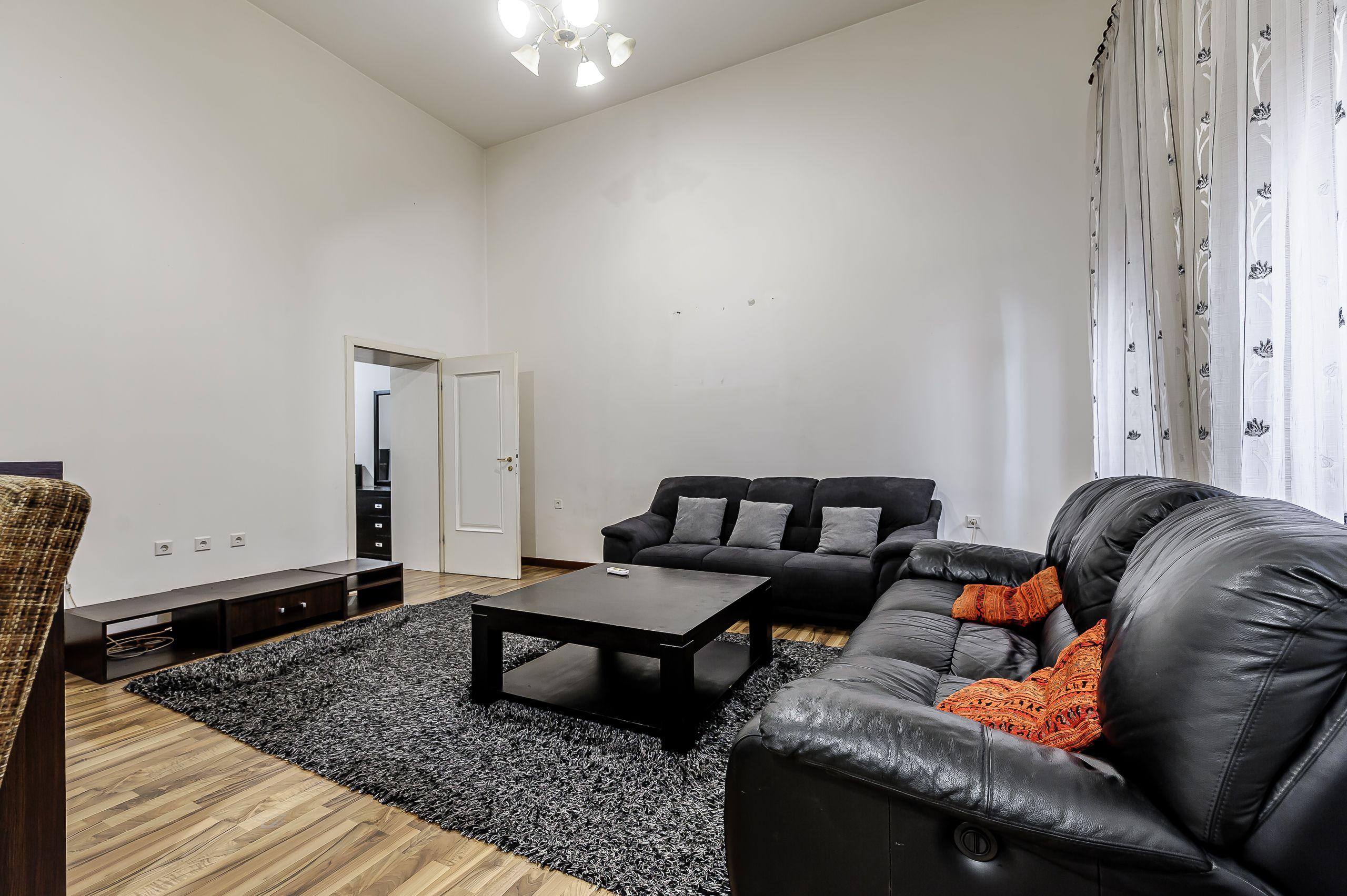PRET NOU! Apartament 2 camere - Etaj 1 - Palatul Neumann - COMISION 0 - 4
