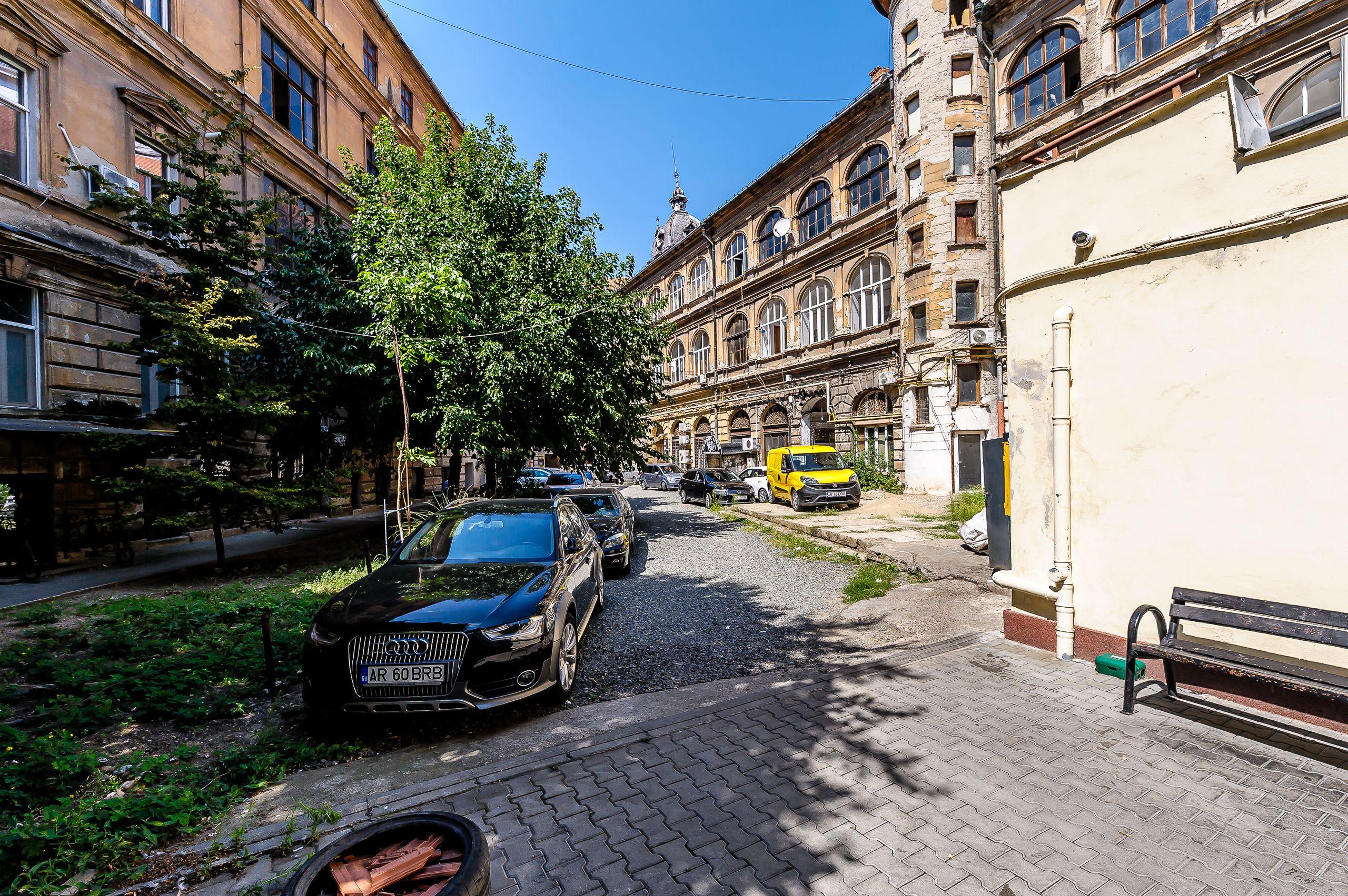 PRET NOU! Apartament 2 camere - Etaj 1 - Palatul Neumann - COMISION 0 - 8