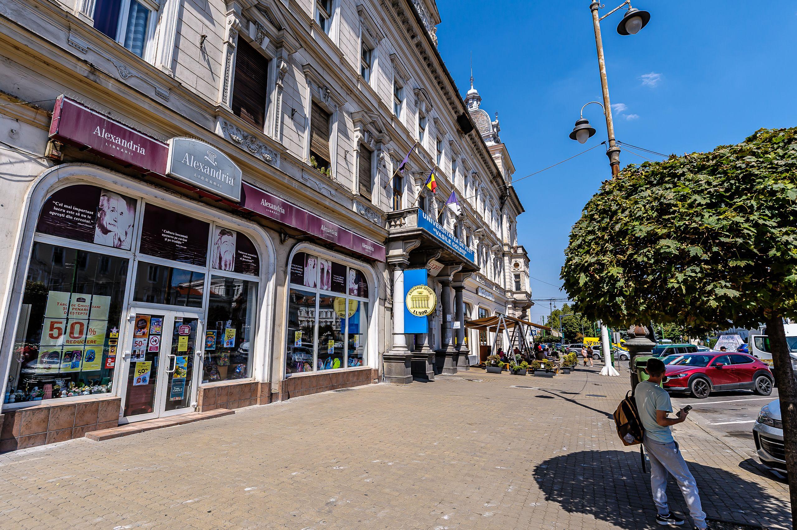 PRET NOU! Apartament 2 camere - Etaj 1 - Palatul Neumann - COMISION 0 - 1