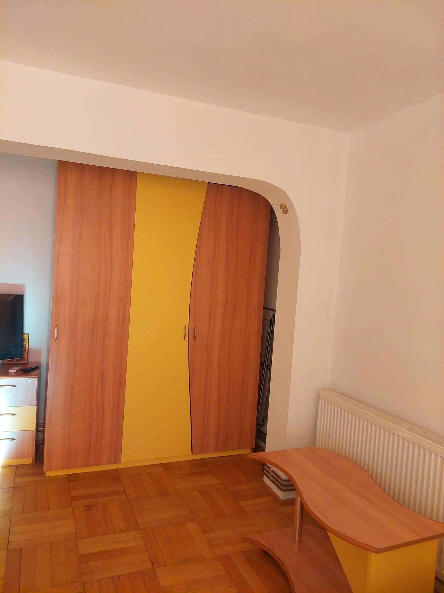 De inchiriatapartament o cameră Tiglina1, etaj 3, 300 euro - 2
