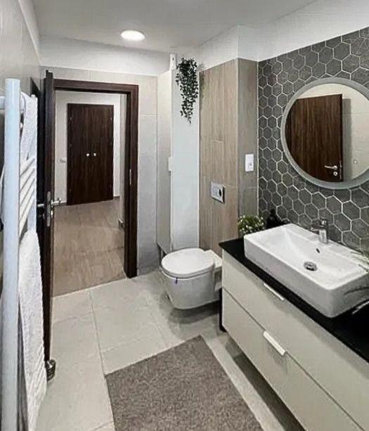 Un apartament în care priveliștea către Tâmpa face parte din experiența de zi cu - 9