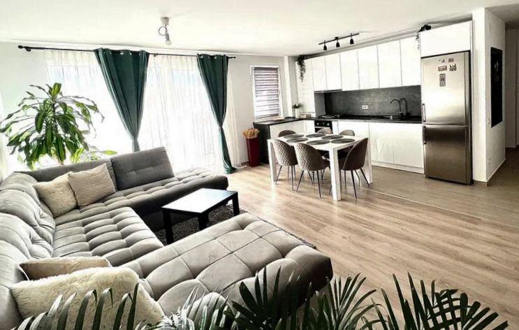 Un apartament în care priveliștea către Tâmpa face parte din experiența de zi cu - 1