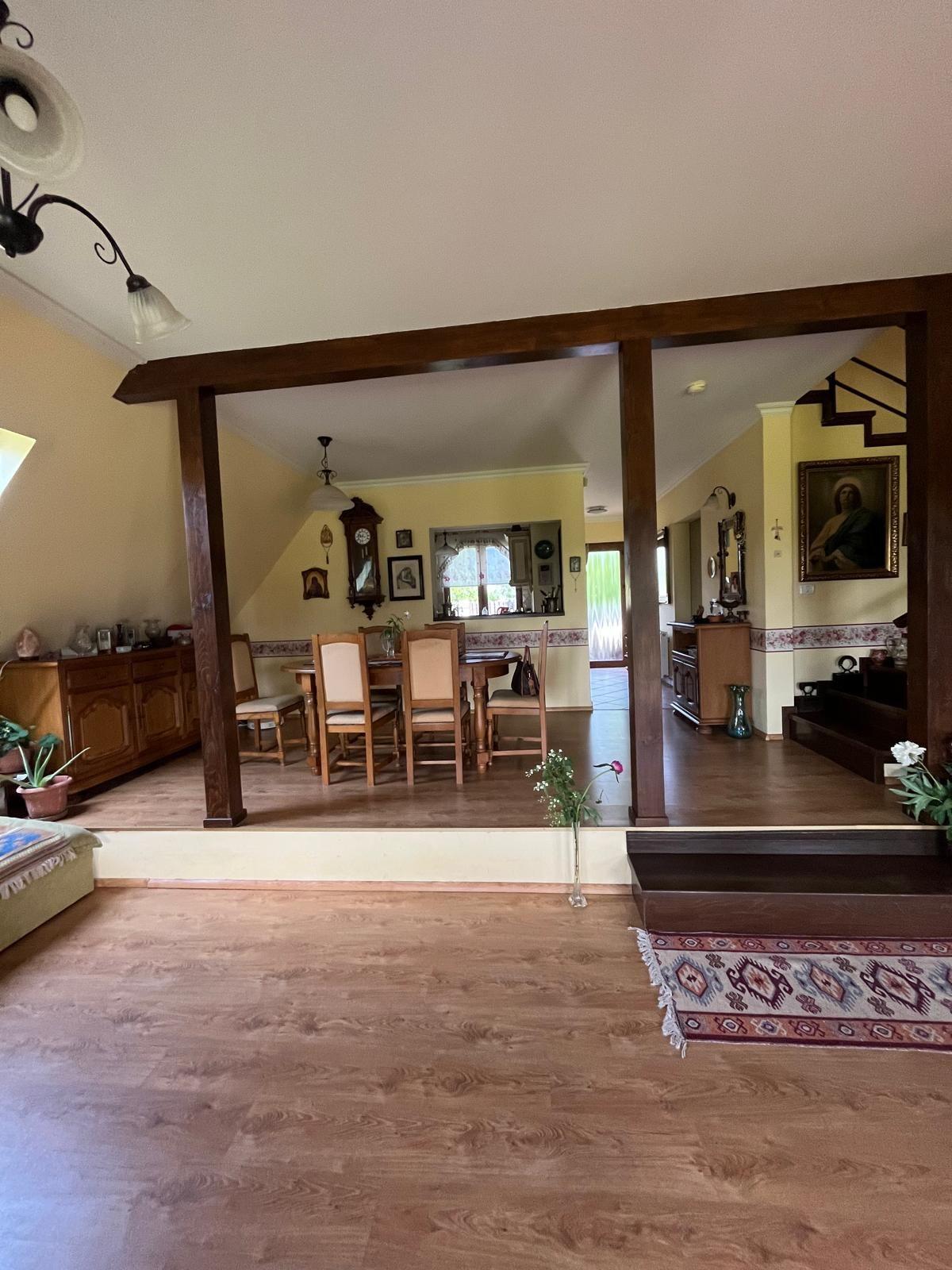 Casă elegantă, spațioasă, ideală pentru familie – Sanmihaiu Roman - 11