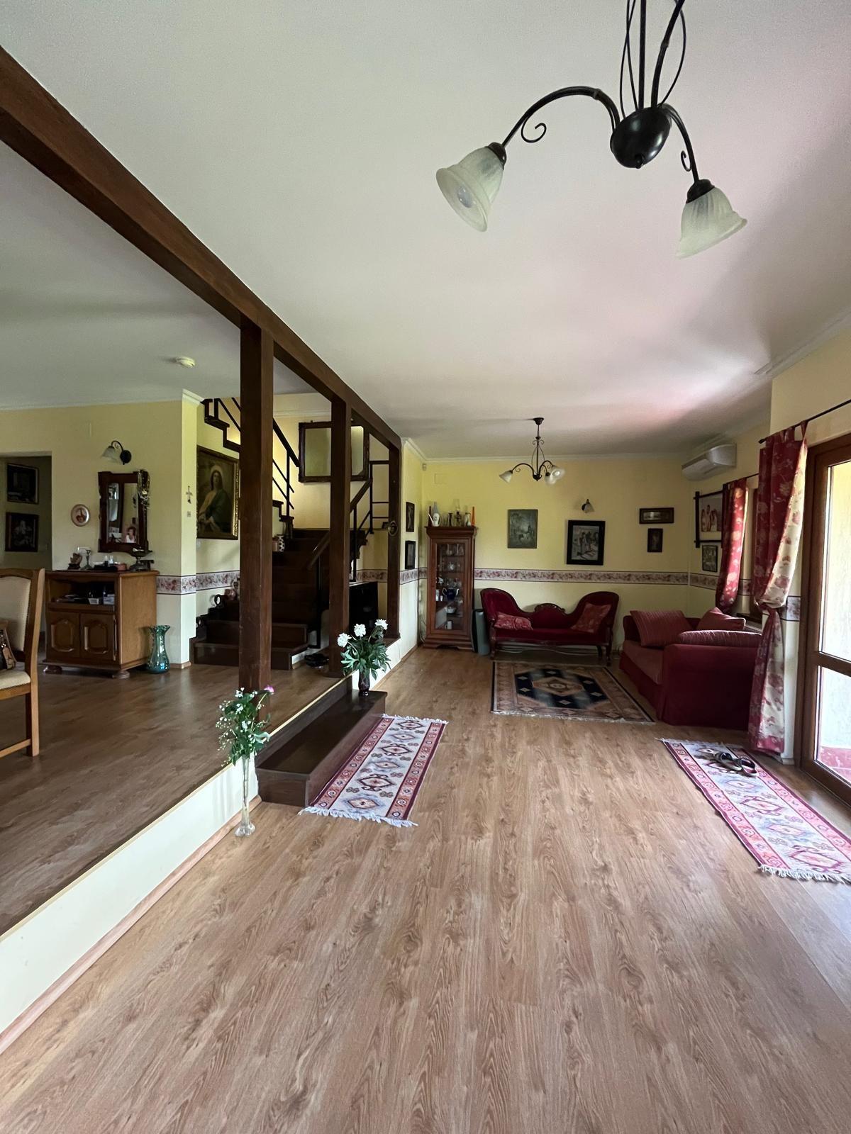 Casă elegantă, spațioasă, ideală pentru familie – Sanmihaiu Roman - 10