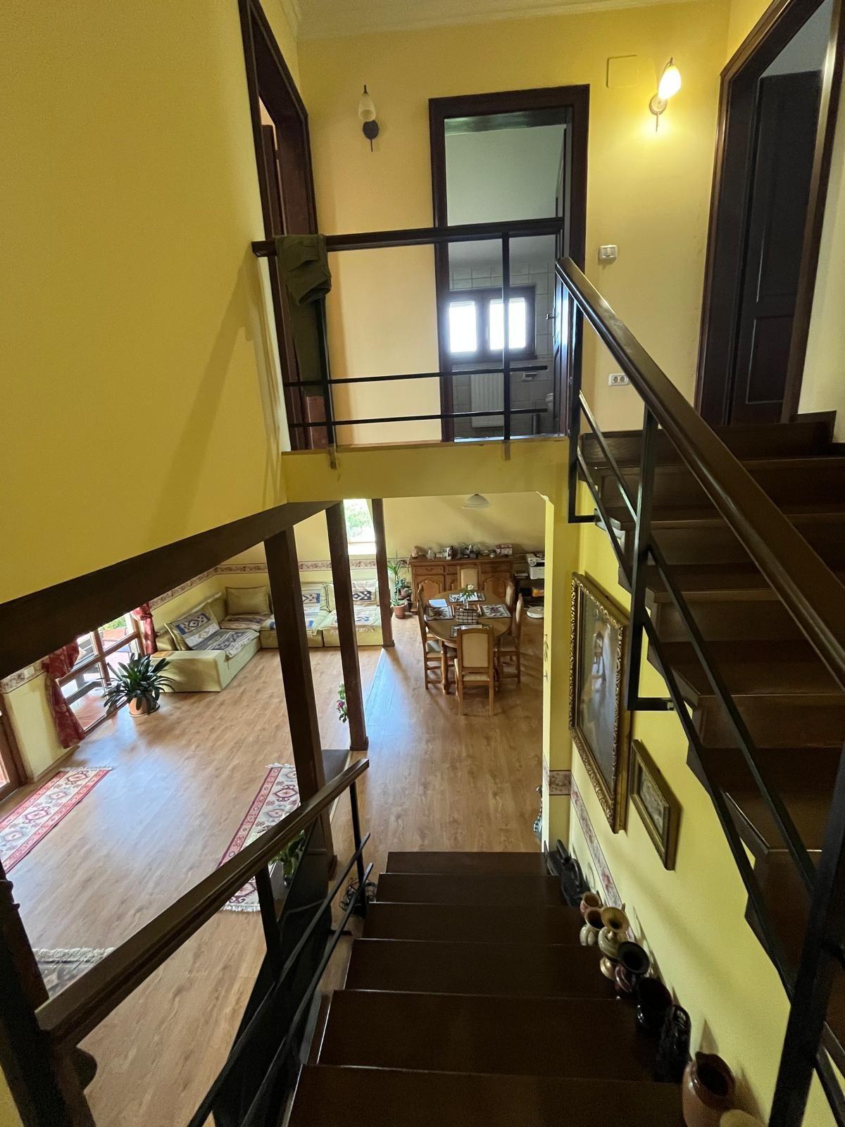 Casă elegantă, spațioasă, ideală pentru familie – Sanmihaiu Roman - 12