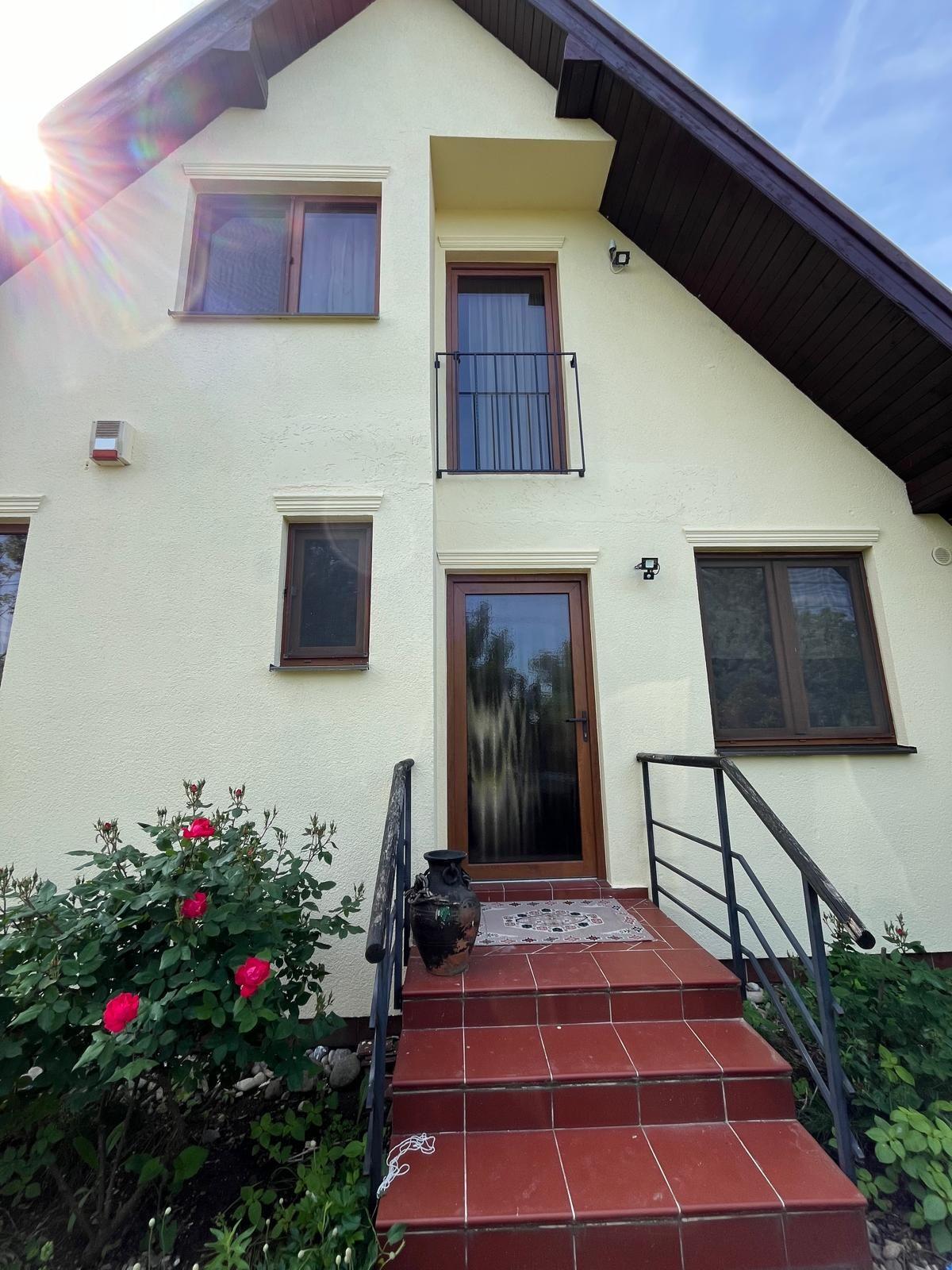 Casă elegantă, spațioasă, ideală pentru familie – Sanmihaiu Roman - 9