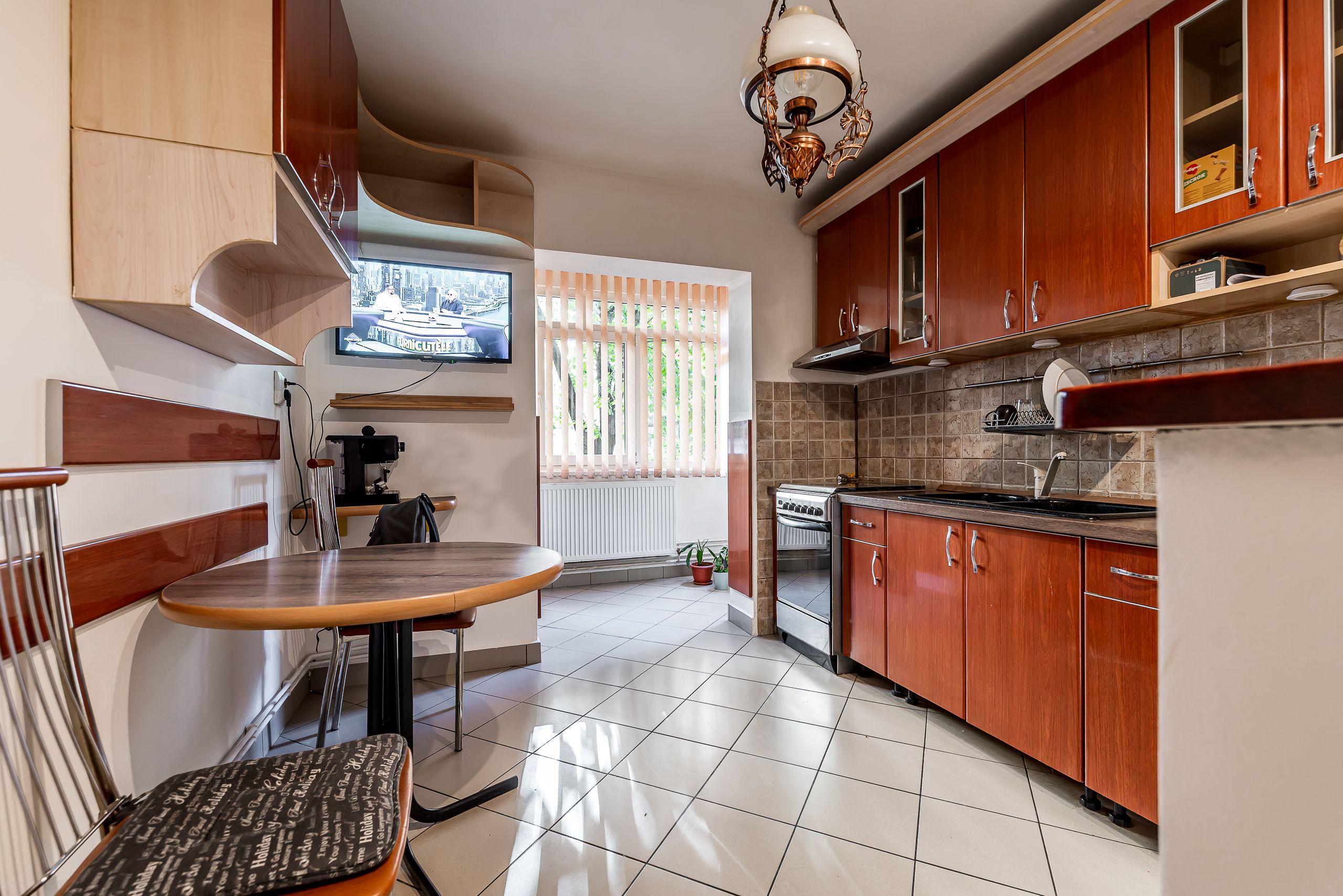 Apartament 4 camere la parter, acces direct din stradă in Micalaca - 3