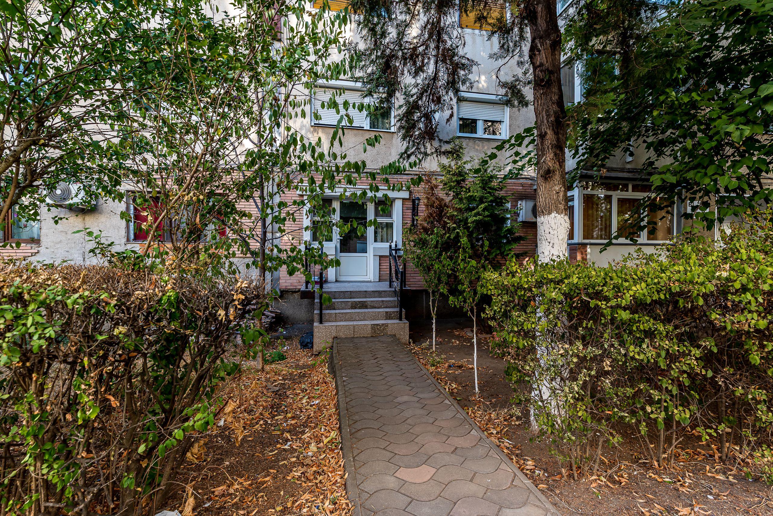 Apartament 4 camere la parter, acces direct din stradă in Micalaca - 2