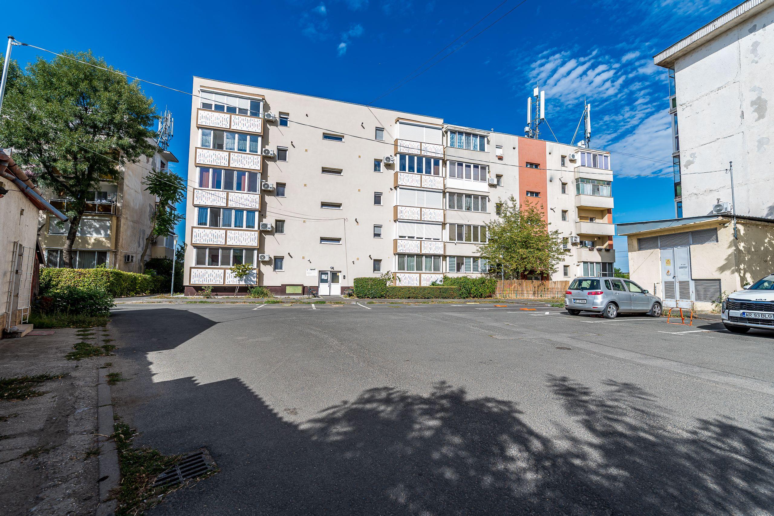 Apartament cu 3 camere decomandat la parter in Confectii Comision 0% - 1