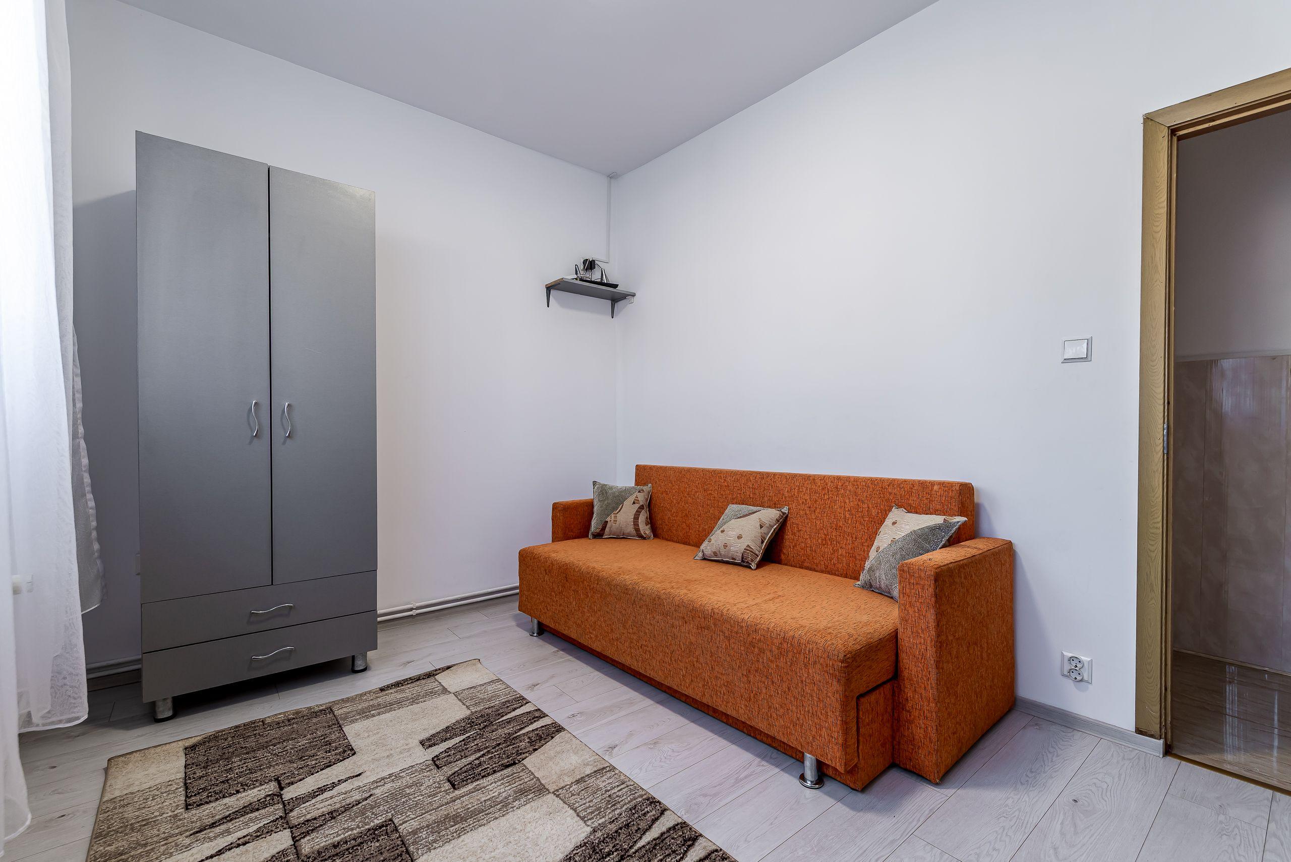 Apartament la cheie cu 2 camere la casa in Parneava Comision 0% - 7