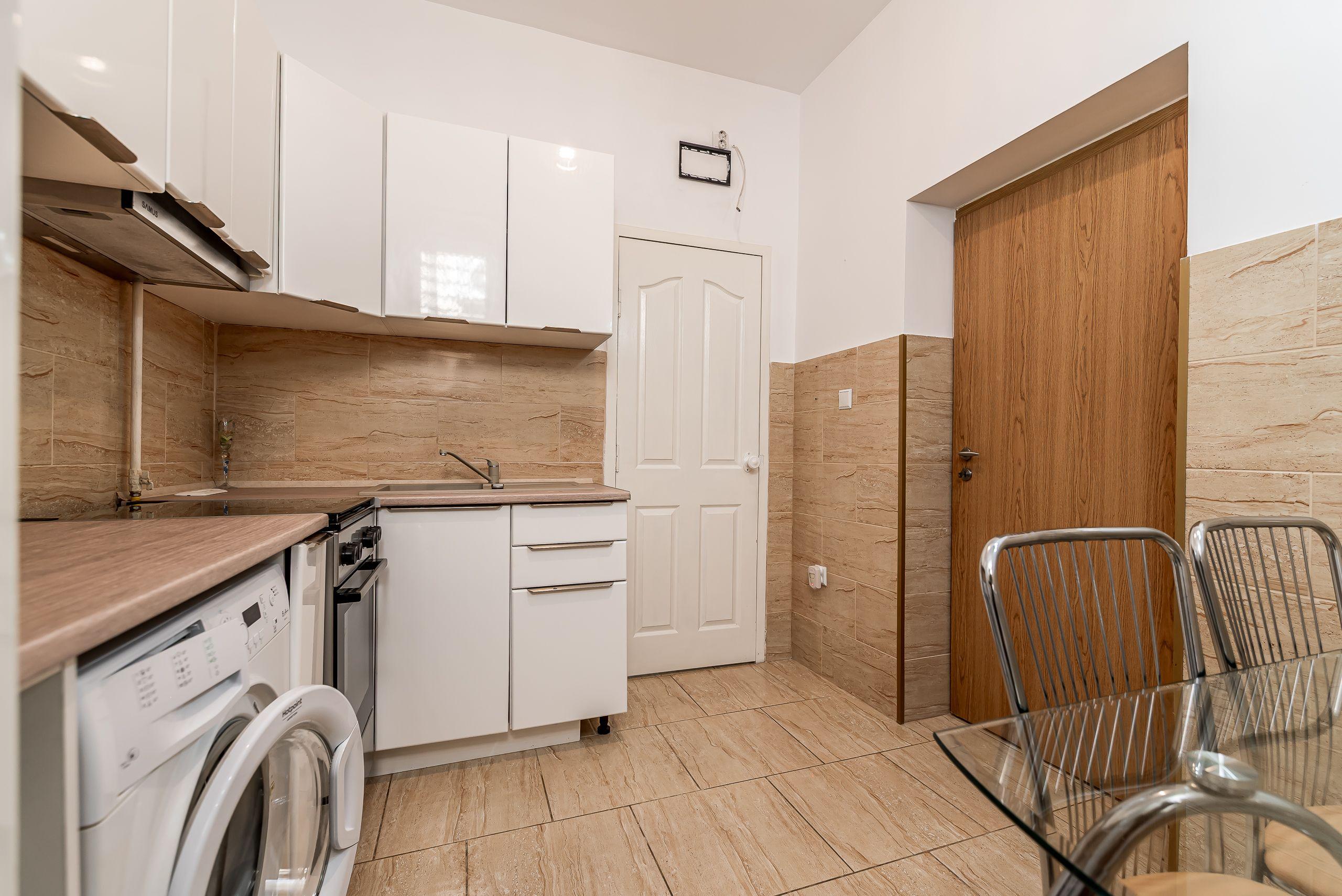Apartament la cheie cu 2 camere la casa in Parneava Comision 0% - 10