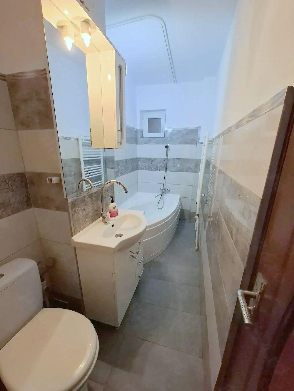 De inchiriat apartament cu 2 camere, zona Spitalul judetean, et. 2, 450 E - 7