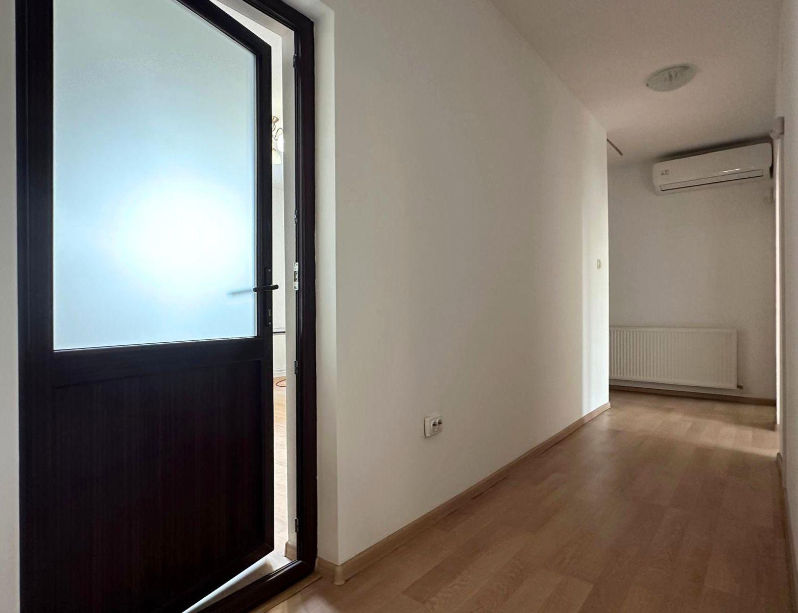 Inchiriere casă complet renovată cu 4 camere Băneasa, Sector 1 - 7