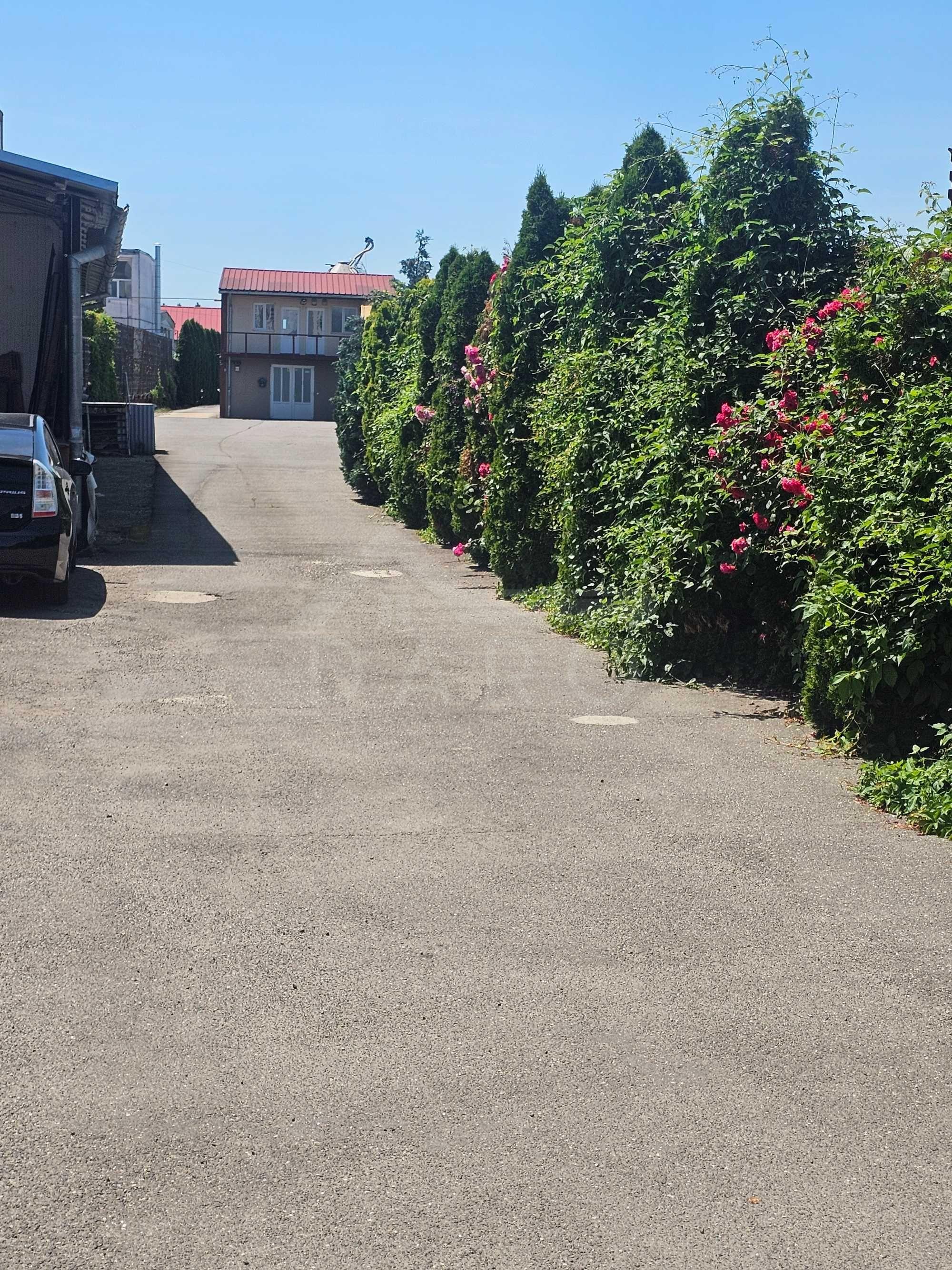 De închiriat spatiù comercial - 1