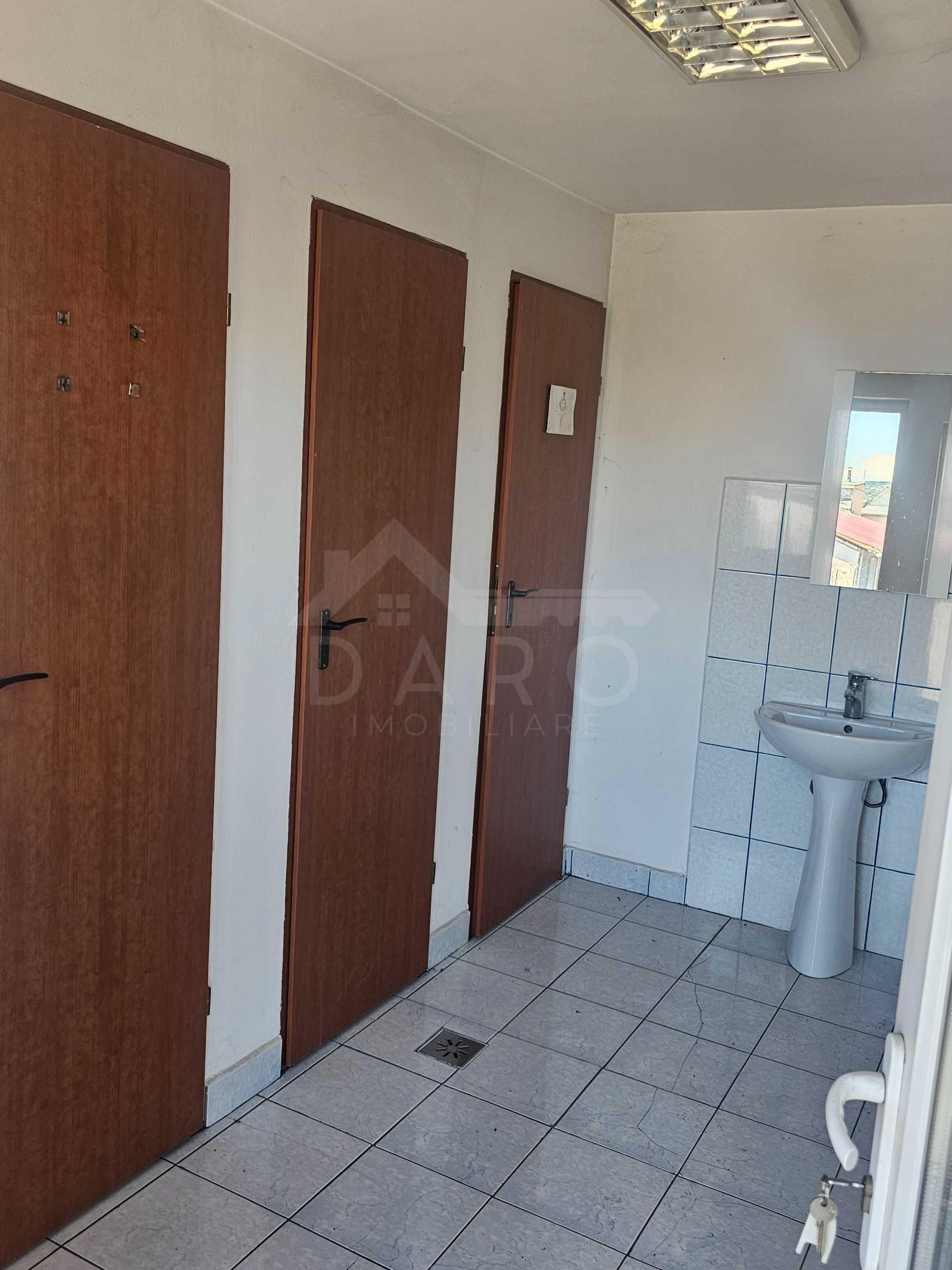 De închiriat spatiù comercial - 2