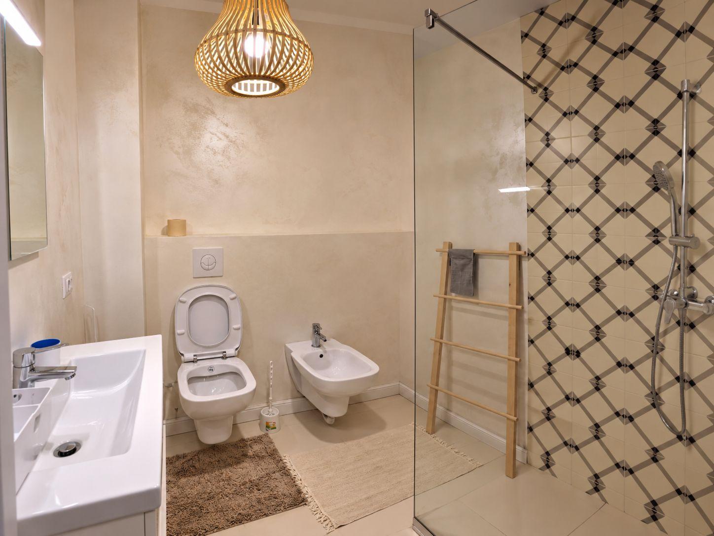 DE ÎNCHIRIAT – CENTRAL PARK - STR. BASARABIEI - ETAJ 7 - 8