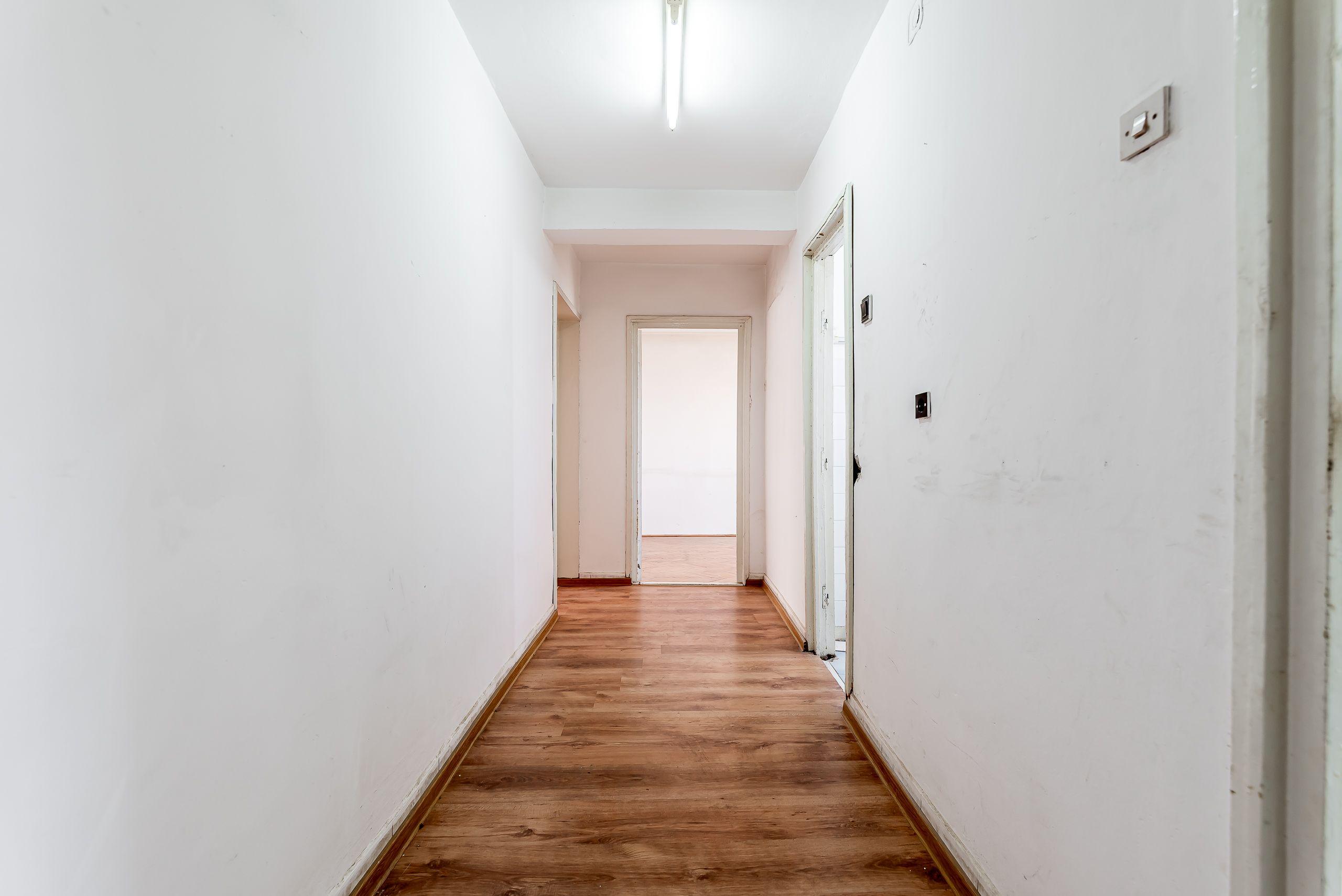 Apartament spatios cu 2 camere decomandat la etajul 3 Comision 0 - 4
