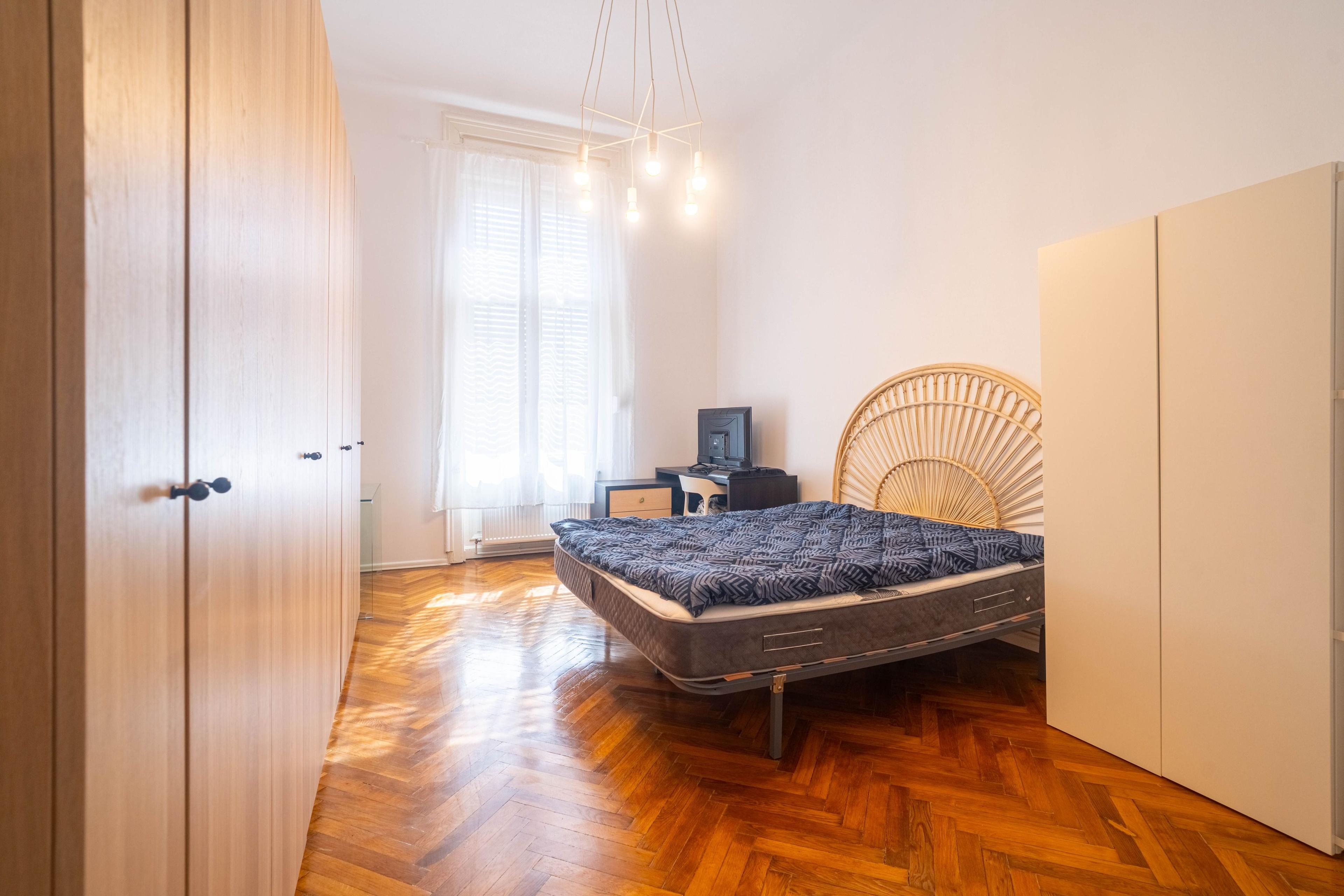 Închiriere apartament ultracentral cu parcare privată | 97 mp, - 2