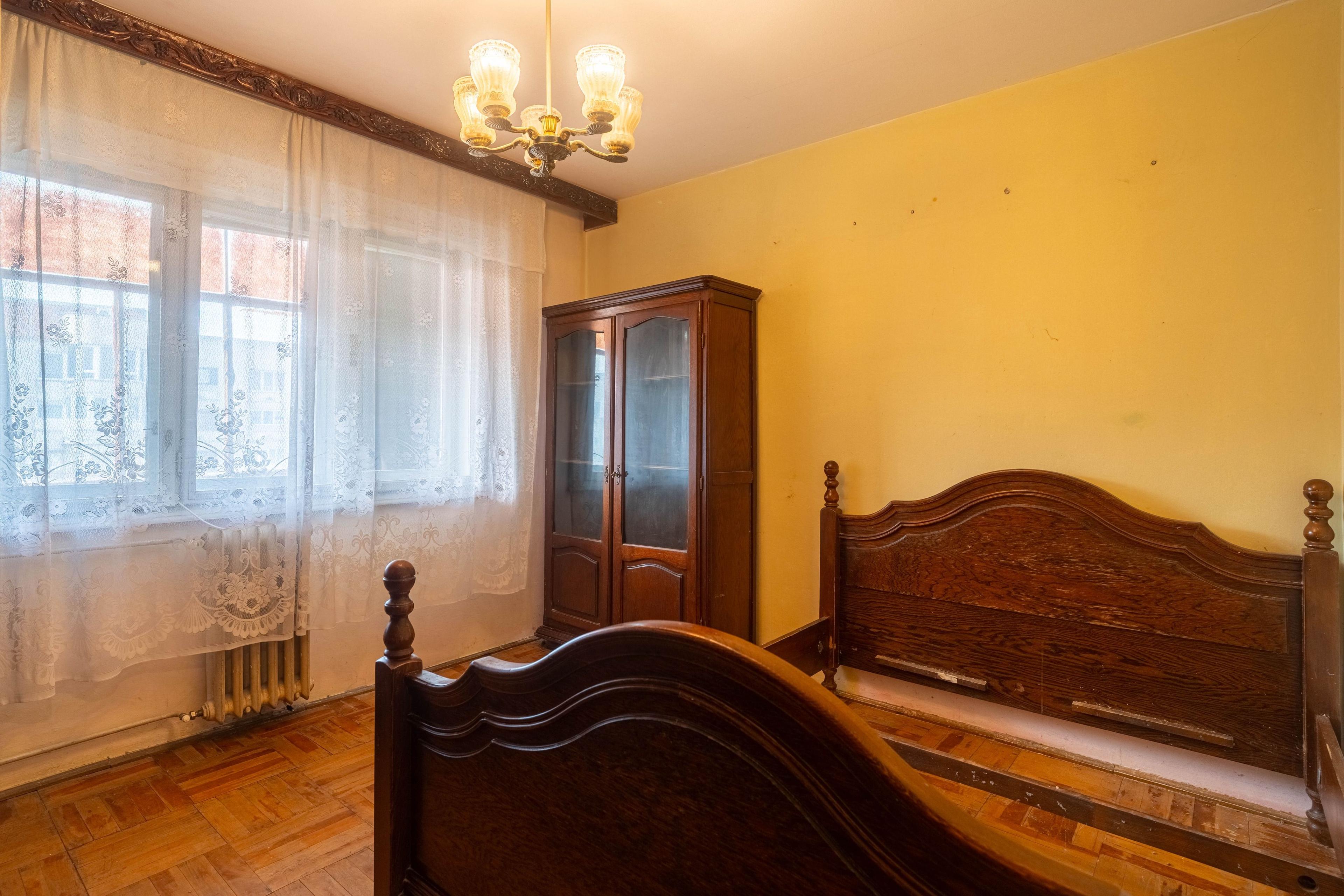 Apartament 3 camere - etaj 3 - bvd. Revolutiei - COMISION 0 - 2