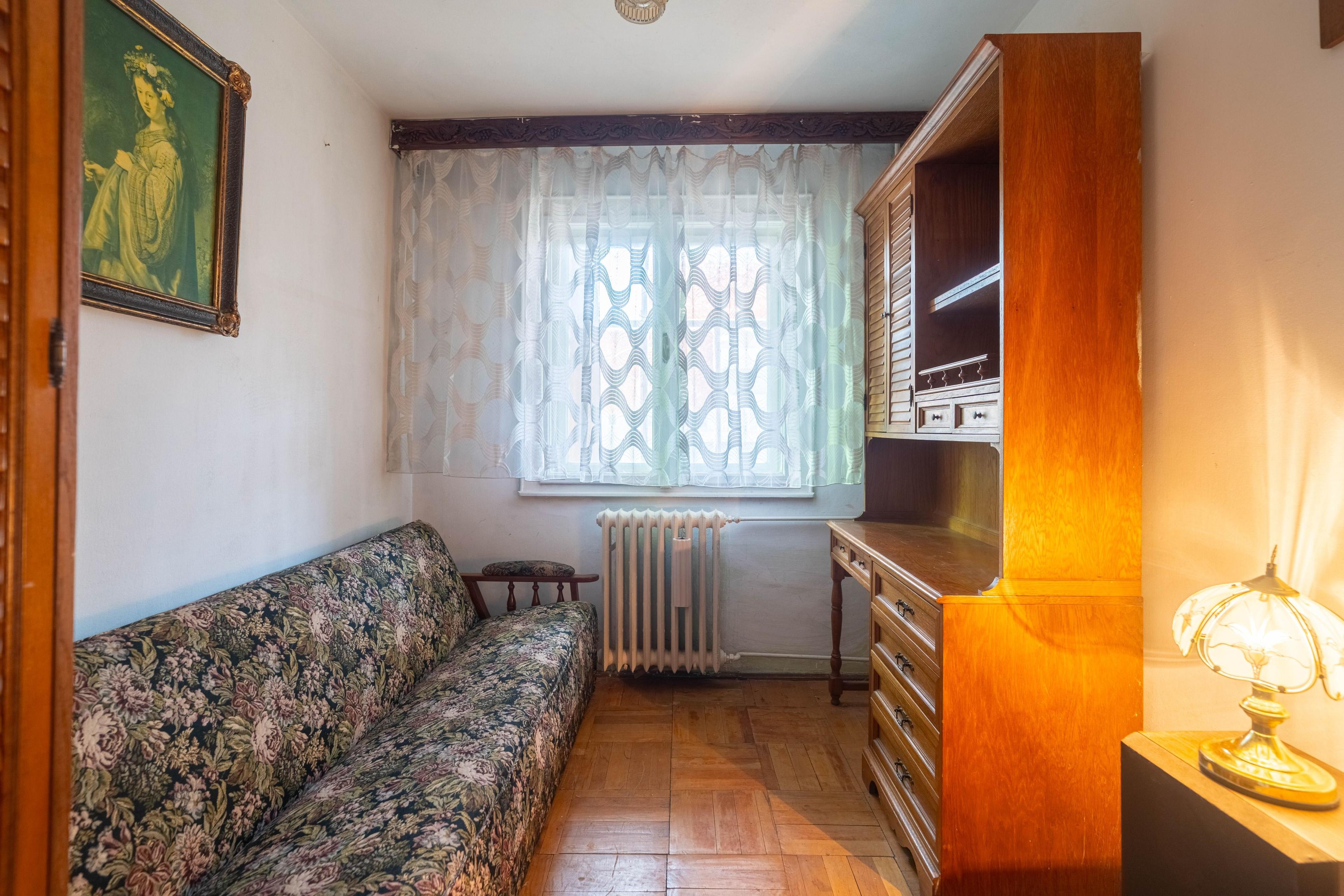Apartament 3 camere - etaj 3 - bvd. Revolutiei - COMISION 0 - 4